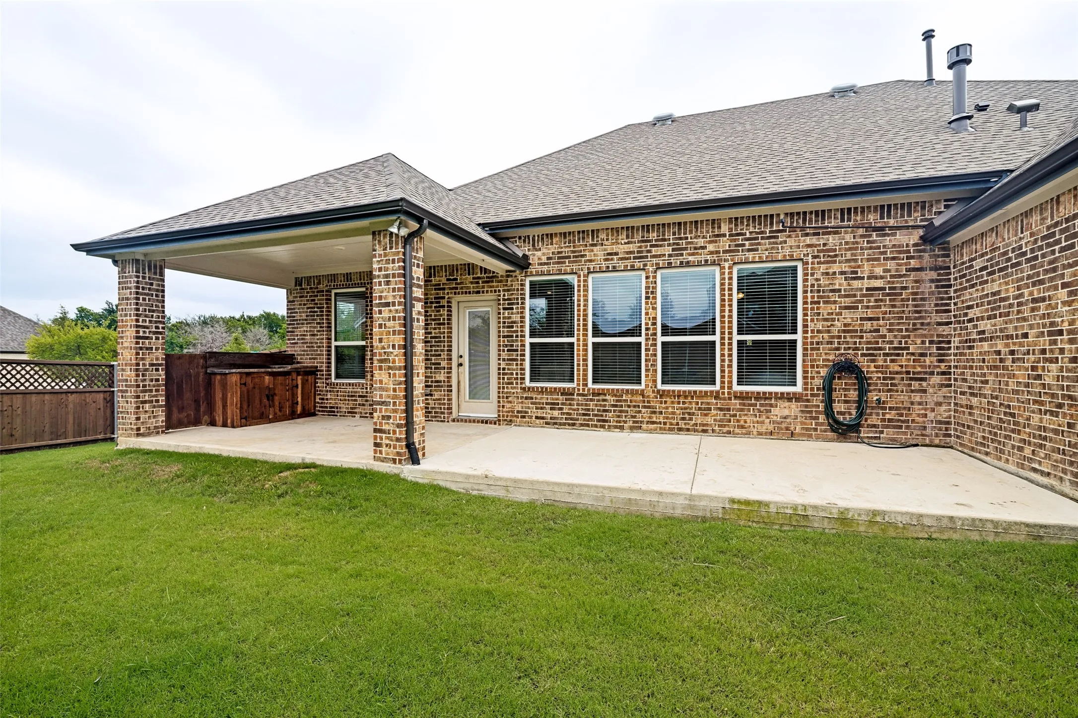 Single Family Residence For Sale in Rockwall County , 2618 Long Common, Rockwall, Texas 75032, 4 Bedroom, 2 Bathroom, 2 Garage spaces, 2,688 Sqft, built in 2019, mls#21390159, Real Estate Agent in Rockwall, Homes For Sale in Rockwall county, Homes For Sale in Rockwall, Realtor in Rockwall Texas, Real Estate Brokerage Independent Realty Texas, Luminita Cordes Realtor