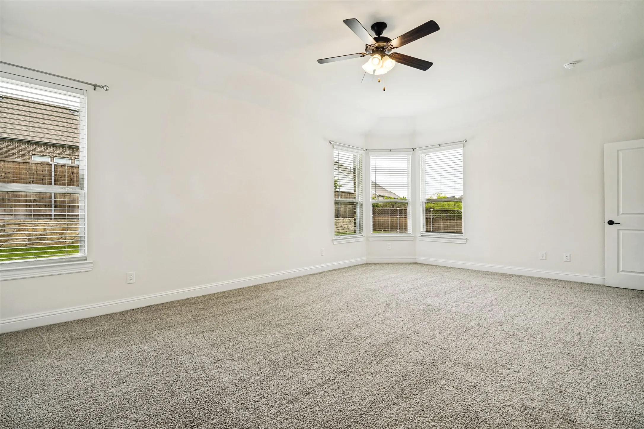 Single Family Residence For Sale in Rockwall County , 2618 Long Common, Rockwall, Texas 75032, 4 Bedroom, 2 Bathroom, 2 Garage spaces, 2,688 Sqft, built in 2019, mls#21390159, Real Estate Agent in Rockwall, Homes For Sale in Rockwall county, Homes For Sale in Rockwall, Realtor in Rockwall Texas, Real Estate Brokerage Independent Realty Texas, Luminita Cordes Realtor