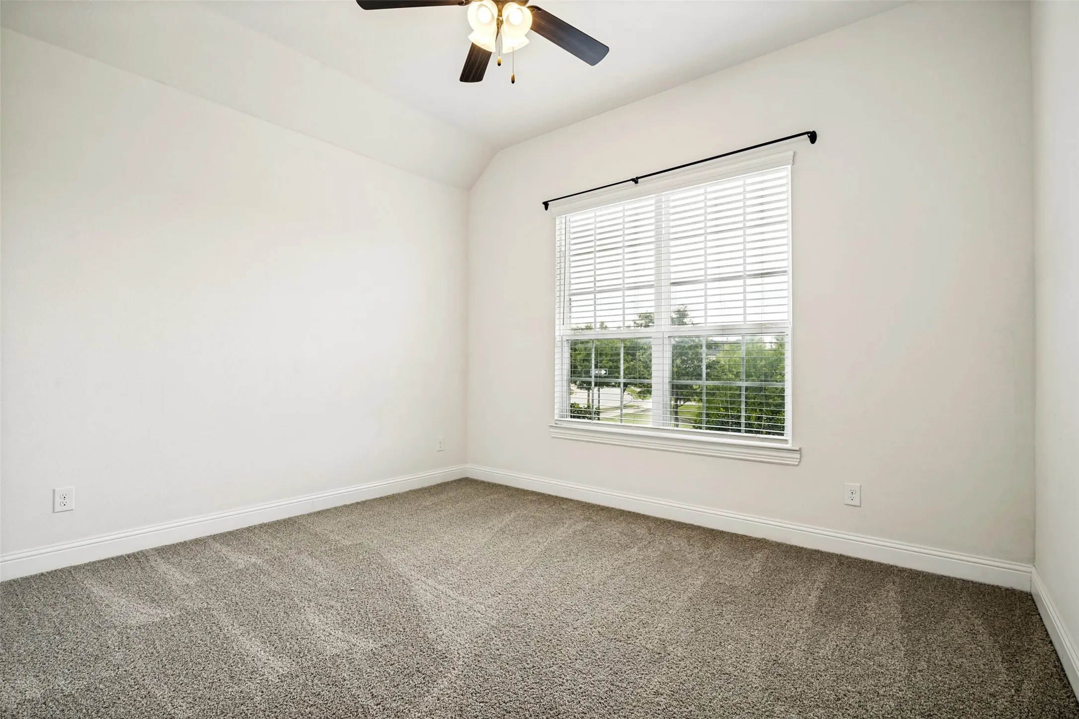 Single Family Residence For Sale in Rockwall County , 2618 Long Common, Rockwall, Texas 75032, 4 Bedroom, 2 Bathroom, 2 Garage spaces, 2,688 Sqft, built in 2019, mls#21390159, Real Estate Agent in Rockwall, Homes For Sale in Rockwall county, Homes For Sale in Rockwall, Realtor in Rockwall Texas, Real Estate Brokerage Independent Realty Texas, Luminita Cordes Realtor
