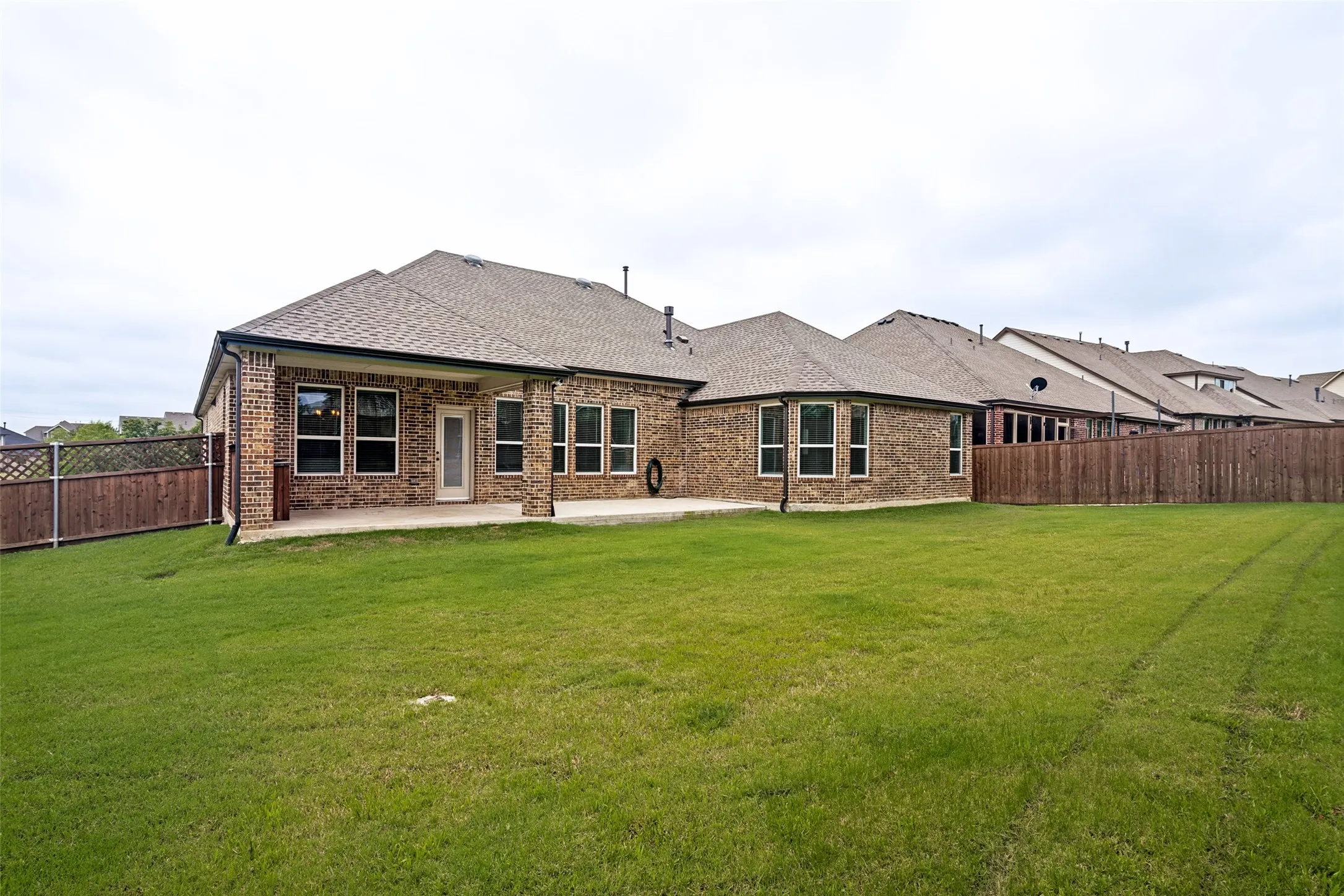 Single Family Residence For Sale in Rockwall County , 2618 Long Common, Rockwall, Texas 75032, 4 Bedroom, 2 Bathroom, 2 Garage spaces, 2,688 Sqft, built in 2019, mls#21390159, Real Estate Agent in Rockwall, Homes For Sale in Rockwall county, Homes For Sale in Rockwall, Realtor in Rockwall Texas, Real Estate Brokerage Independent Realty Texas, Luminita Cordes Realtor