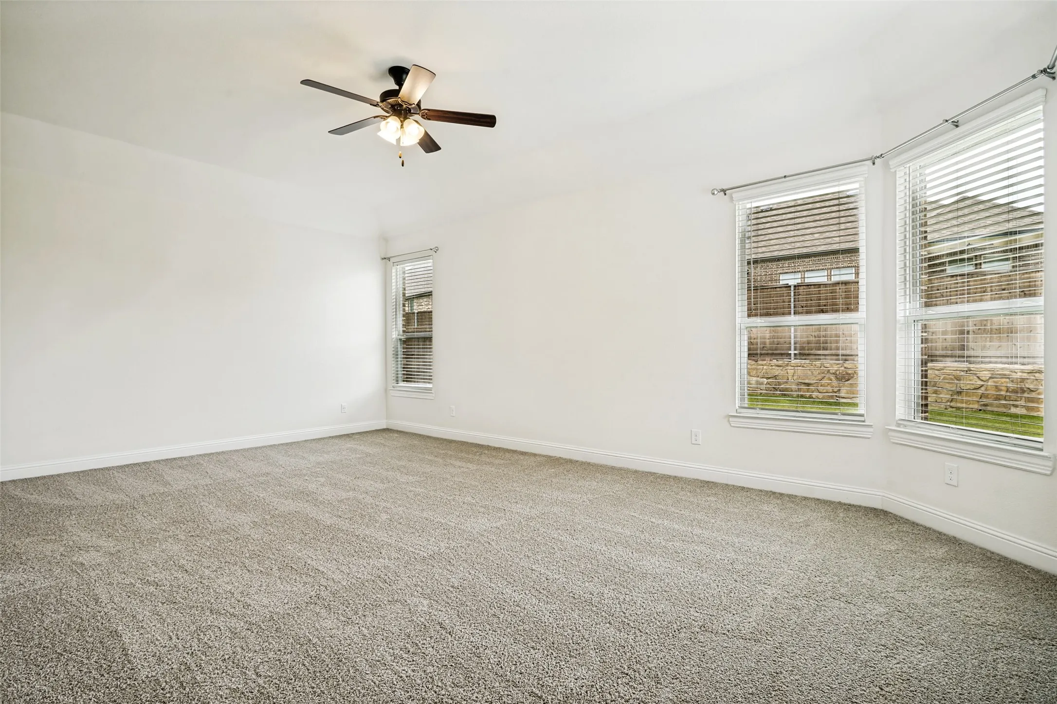Single Family Residence For Sale in Rockwall County , 2618 Long Common, Rockwall, Texas 75032, 4 Bedroom, 2 Bathroom, 2 Garage spaces, 2,688 Sqft, built in 2019, mls#21390159, Real Estate Agent in Rockwall, Homes For Sale in Rockwall county, Homes For Sale in Rockwall, Realtor in Rockwall Texas, Real Estate Brokerage Independent Realty Texas, Luminita Cordes Realtor