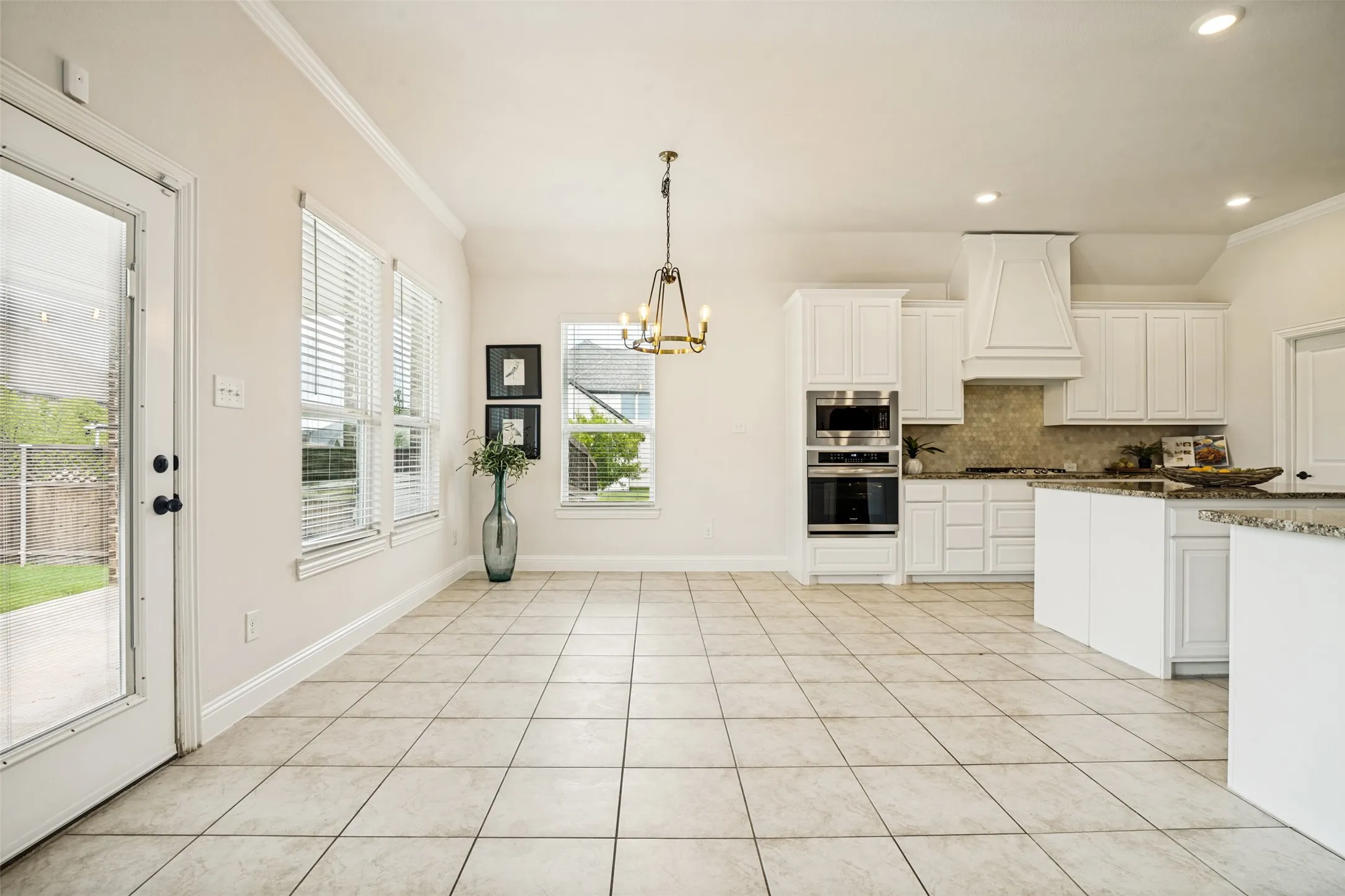 Single Family Residence For Sale in Rockwall County , 2618 Long Common, Rockwall, Texas 75032, 4 Bedroom, 2 Bathroom, 2 Garage spaces, 2,688 Sqft, built in 2019, mls#21390159, Real Estate Agent in Rockwall, Homes For Sale in Rockwall county, Homes For Sale in Rockwall, Realtor in Rockwall Texas, Real Estate Brokerage Independent Realty Texas, Luminita Cordes Realtor
