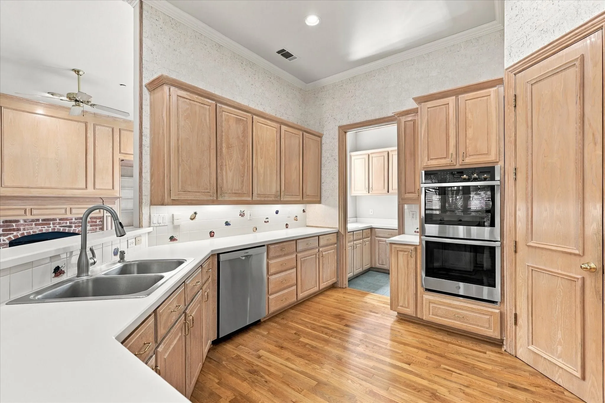 Single Family Residence For Sale in Dallas County , 14762 Bedivere Court, Addison, Texas 75254, 4 Bedroom, 3 Bathroom, 2 Garage spaces, 3,946 Sqft, built in 1995, mls#21385839, Real Estate Agent in Addison, Homes For Sale in Dallas county, Homes For Sale in Addison, Realtor in Addison Texas, Real Estate Brokerage Independent Realty Texas, Luminita Cordes Realtor