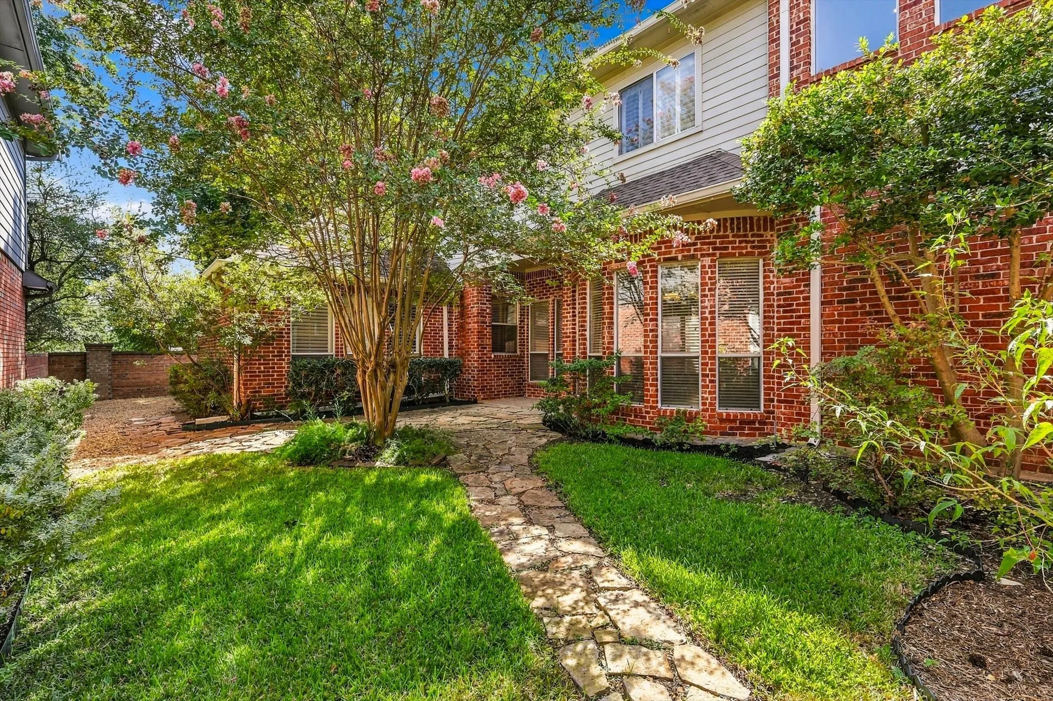 Single Family Residence For Sale in Dallas County , 14762 Bedivere Court, Addison, Texas 75254, 4 Bedroom, 3 Bathroom, 2 Garage spaces, 3,946 Sqft, built in 1995, mls#21385839, Real Estate Agent in Addison, Homes For Sale in Dallas county, Homes For Sale in Addison, Realtor in Addison Texas, Real Estate Brokerage Independent Realty Texas, Luminita Cordes Realtor