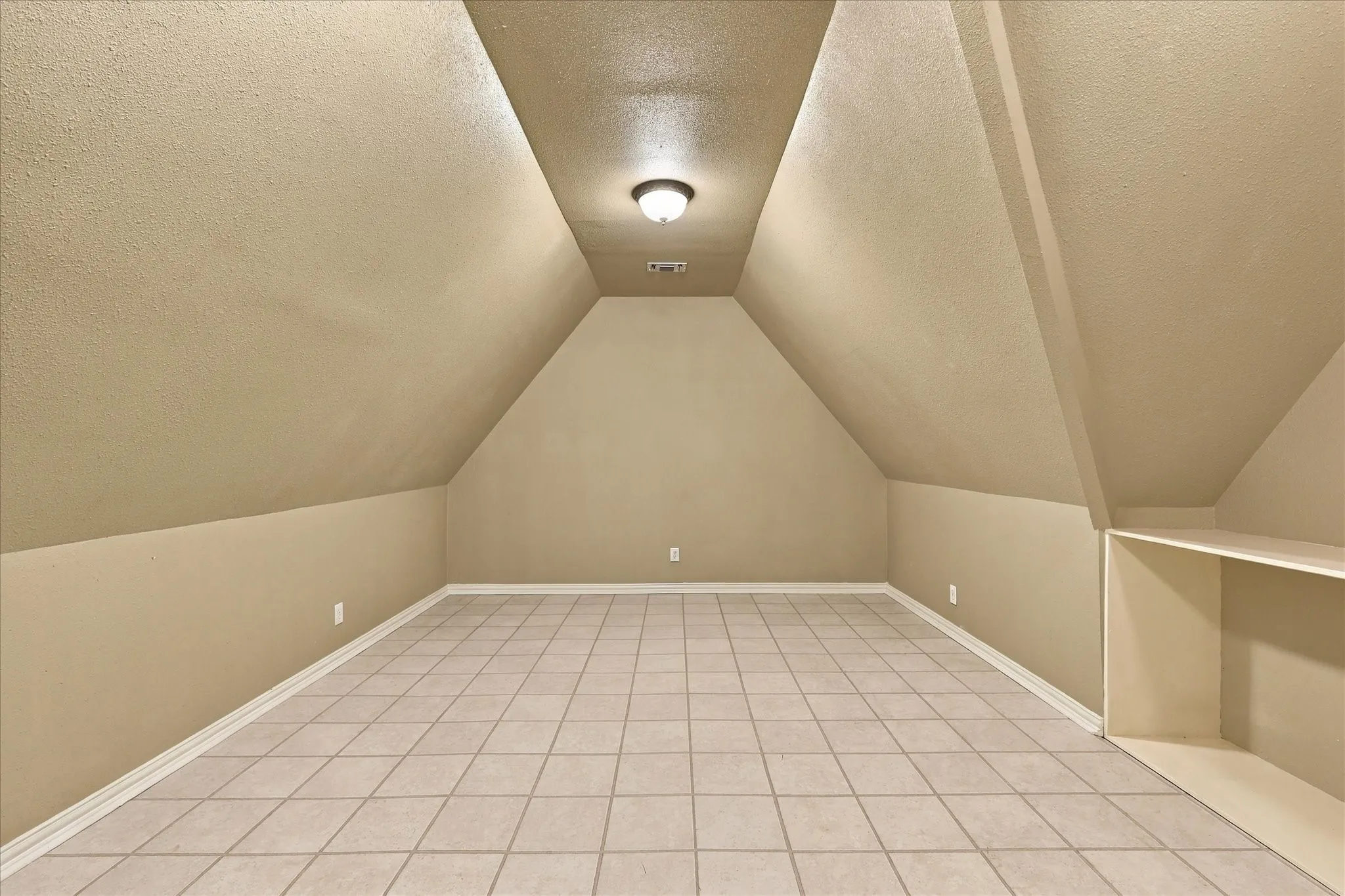 Single Family Residence For Sale in Dallas County , 14762 Bedivere Court, Addison, Texas 75254, 4 Bedroom, 3 Bathroom, 2 Garage spaces, 3,946 Sqft, built in 1995, mls#21385839, Real Estate Agent in Addison, Homes For Sale in Dallas county, Homes For Sale in Addison, Realtor in Addison Texas, Real Estate Brokerage Independent Realty Texas, Luminita Cordes Realtor