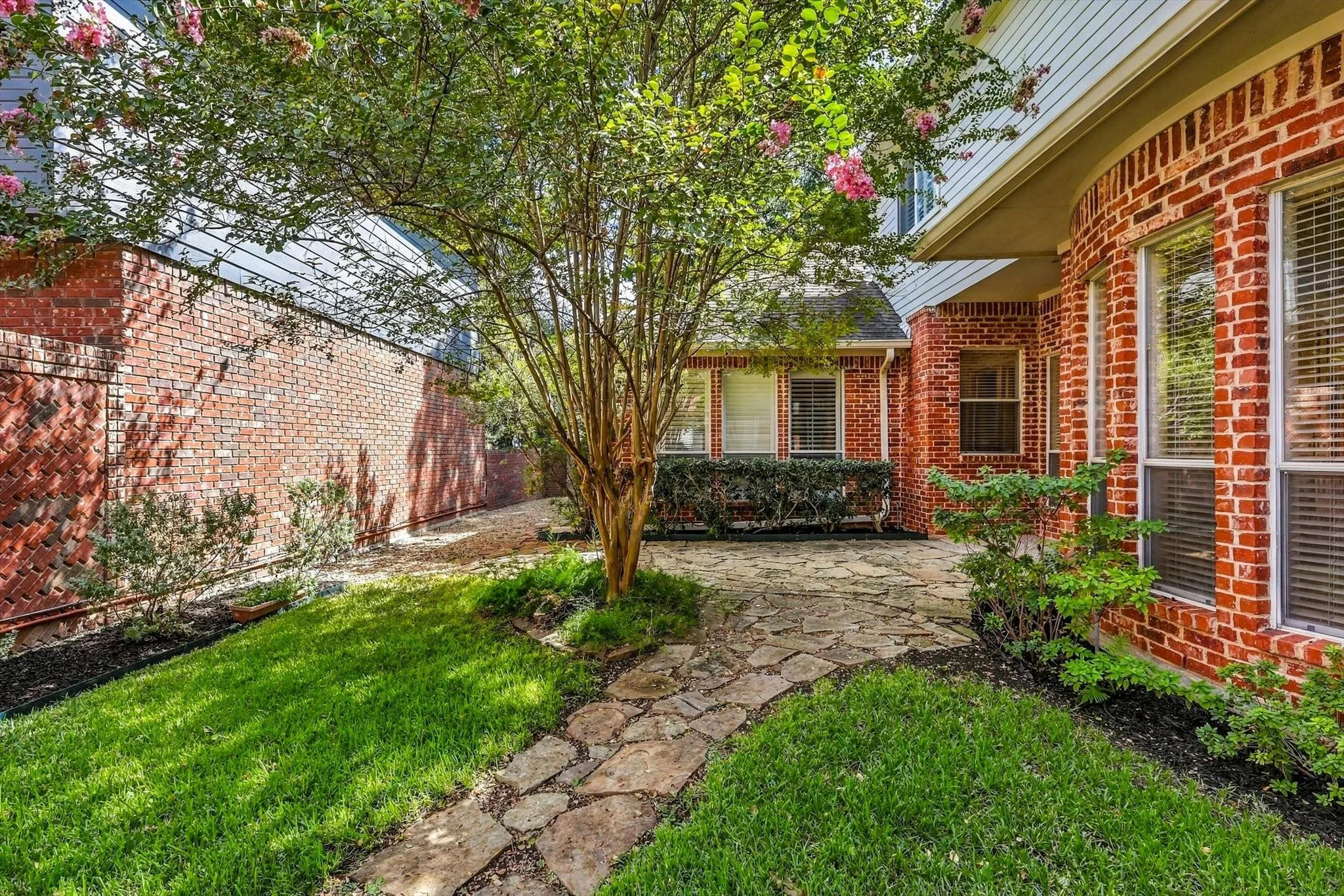 Single Family Residence For Sale in Dallas County , 14762 Bedivere Court, Addison, Texas 75254, 4 Bedroom, 3 Bathroom, 2 Garage spaces, 3,946 Sqft, built in 1995, mls#21385839, Real Estate Agent in Addison, Homes For Sale in Dallas county, Homes For Sale in Addison, Realtor in Addison Texas, Real Estate Brokerage Independent Realty Texas, Luminita Cordes Realtor