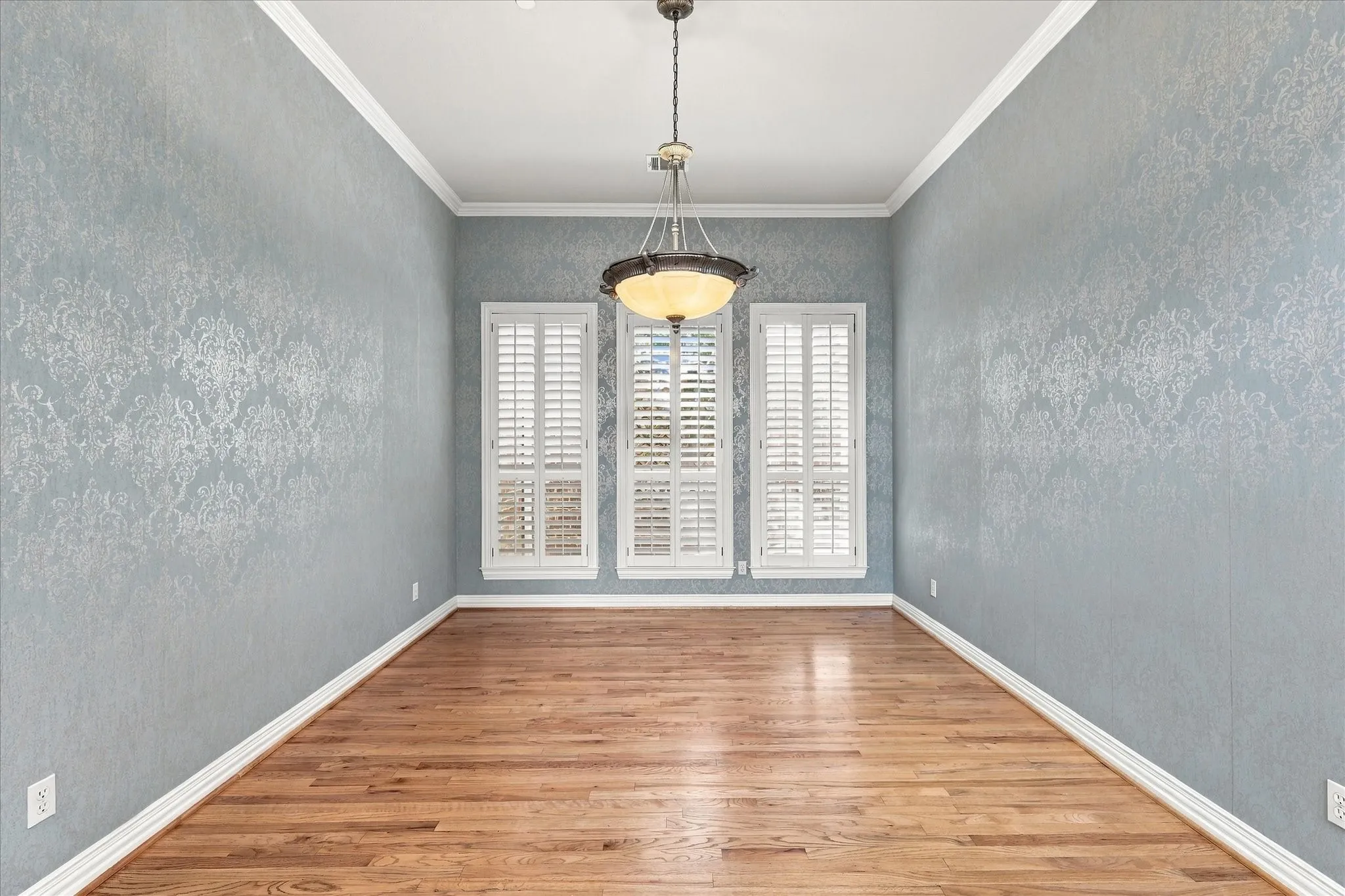 Single Family Residence For Sale in Dallas County , 14762 Bedivere Court, Addison, Texas 75254, 4 Bedroom, 3 Bathroom, 2 Garage spaces, 3,946 Sqft, built in 1995, mls#21385839, Real Estate Agent in Addison, Homes For Sale in Dallas county, Homes For Sale in Addison, Realtor in Addison Texas, Real Estate Brokerage Independent Realty Texas, Luminita Cordes Realtor