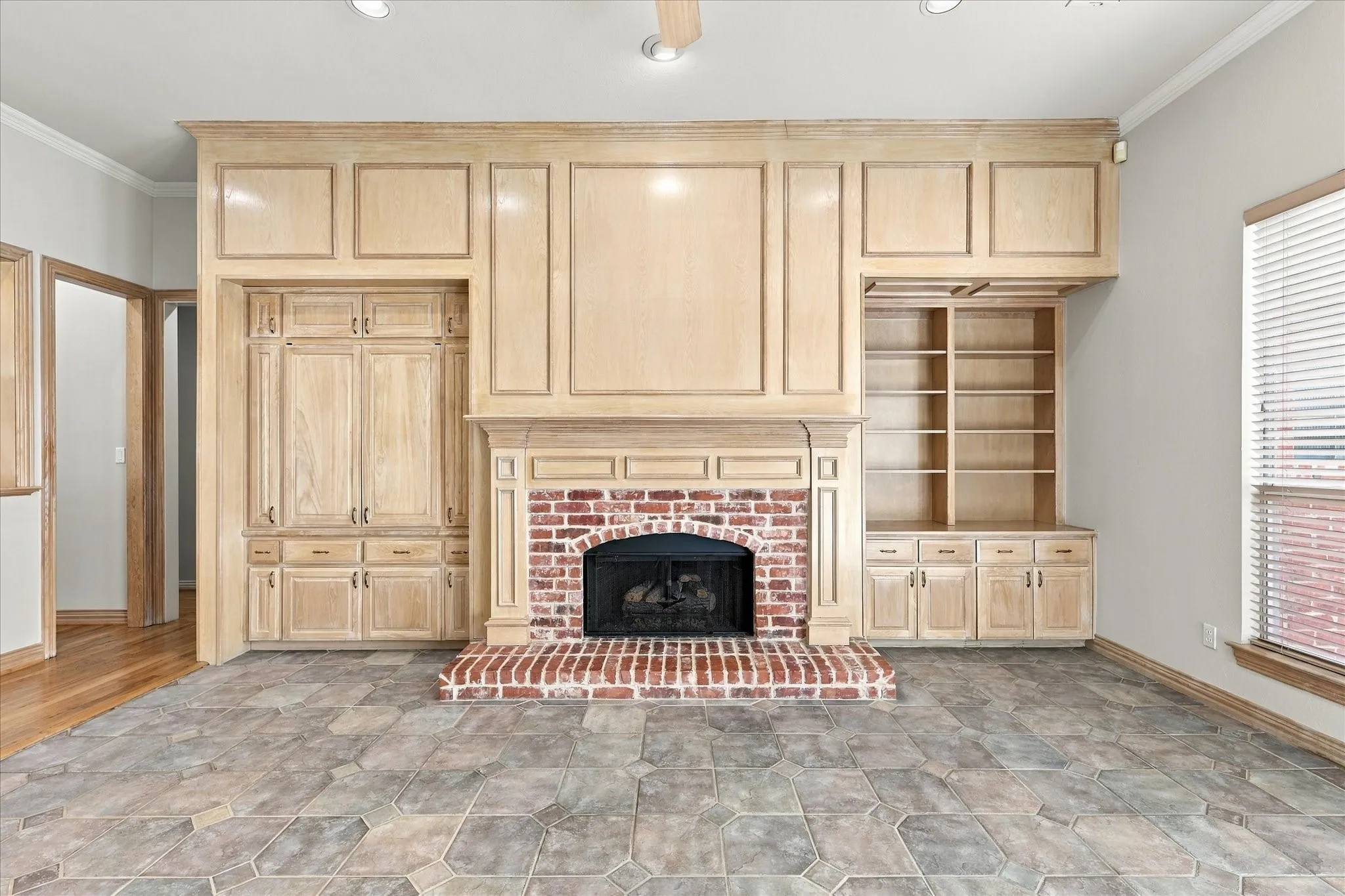 Single Family Residence For Sale in Dallas County , 14762 Bedivere Court, Addison, Texas 75254, 4 Bedroom, 3 Bathroom, 2 Garage spaces, 3,946 Sqft, built in 1995, mls#21385839, Real Estate Agent in Addison, Homes For Sale in Dallas county, Homes For Sale in Addison, Realtor in Addison Texas, Real Estate Brokerage Independent Realty Texas, Luminita Cordes Realtor