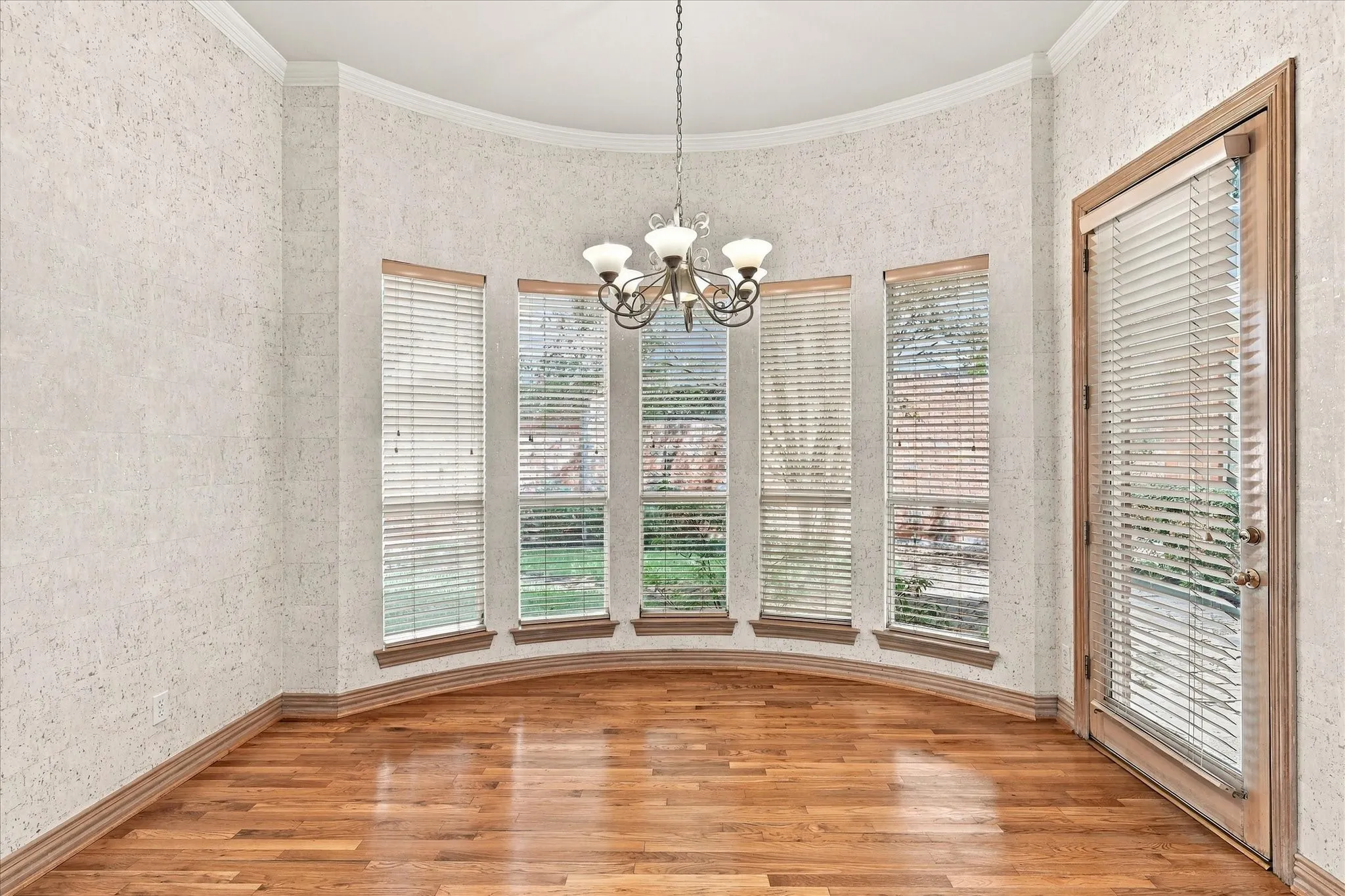 Single Family Residence For Sale in Dallas County , 14762 Bedivere Court, Addison, Texas 75254, 4 Bedroom, 3 Bathroom, 2 Garage spaces, 3,946 Sqft, built in 1995, mls#21385839, Real Estate Agent in Addison, Homes For Sale in Dallas county, Homes For Sale in Addison, Realtor in Addison Texas, Real Estate Brokerage Independent Realty Texas, Luminita Cordes Realtor