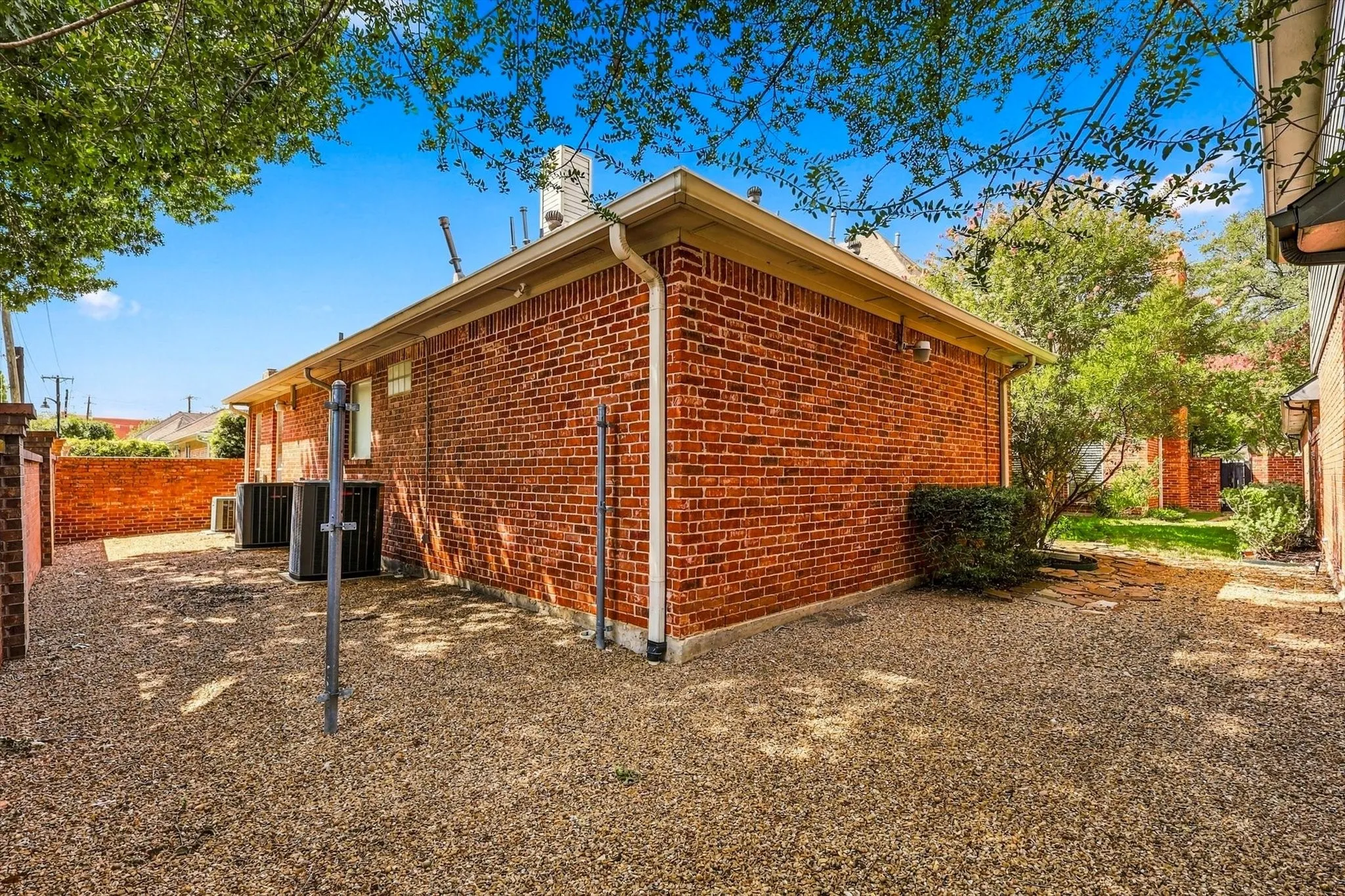 Single Family Residence For Sale in Dallas County , 14762 Bedivere Court, Addison, Texas 75254, 4 Bedroom, 3 Bathroom, 2 Garage spaces, 3,946 Sqft, built in 1995, mls#21385839, Real Estate Agent in Addison, Homes For Sale in Dallas county, Homes For Sale in Addison, Realtor in Addison Texas, Real Estate Brokerage Independent Realty Texas, Luminita Cordes Realtor