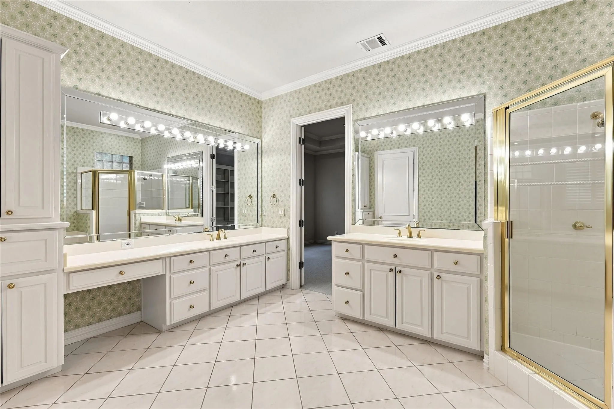 Single Family Residence For Sale in Dallas County , 14762 Bedivere Court, Addison, Texas 75254, 4 Bedroom, 3 Bathroom, 2 Garage spaces, 3,946 Sqft, built in 1995, mls#21385839, Real Estate Agent in Addison, Homes For Sale in Dallas county, Homes For Sale in Addison, Realtor in Addison Texas, Real Estate Brokerage Independent Realty Texas, Luminita Cordes Realtor
