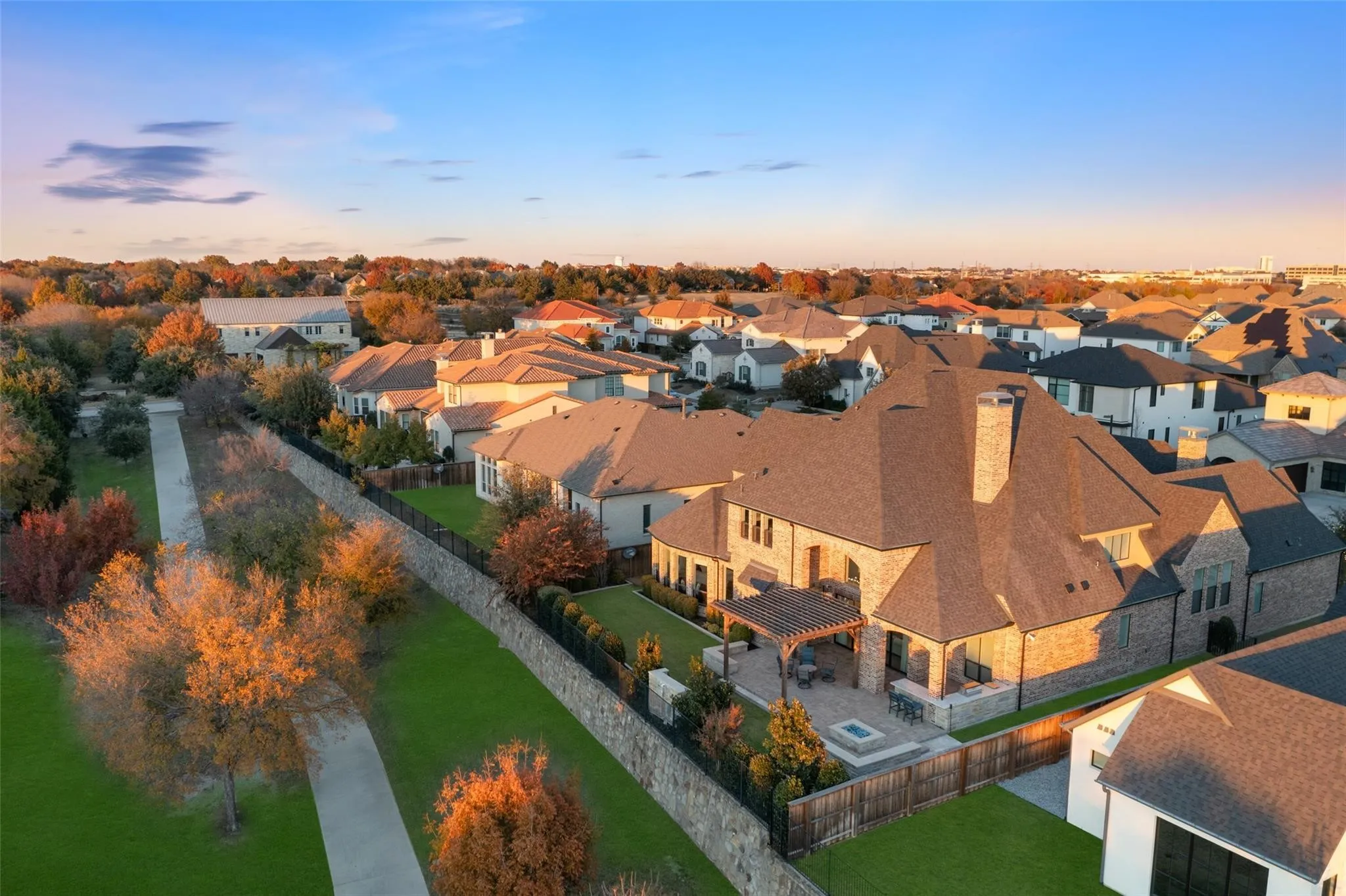 Single Family Residence For Sale in Collin County , 818 Brett Drive, Allen, Texas 75013, 5 Bedroom, 7 Bathroom, 3 Garage spaces, 6,733 Sqft, built in 2018, mls#21386872, Real Estate Agent in Allen, Homes For Sale in Collin county, Homes For Sale in Allen, Realtor in Allen Texas, Real Estate Brokerage Independent Realty Texas, Luminita Cordes Realtor