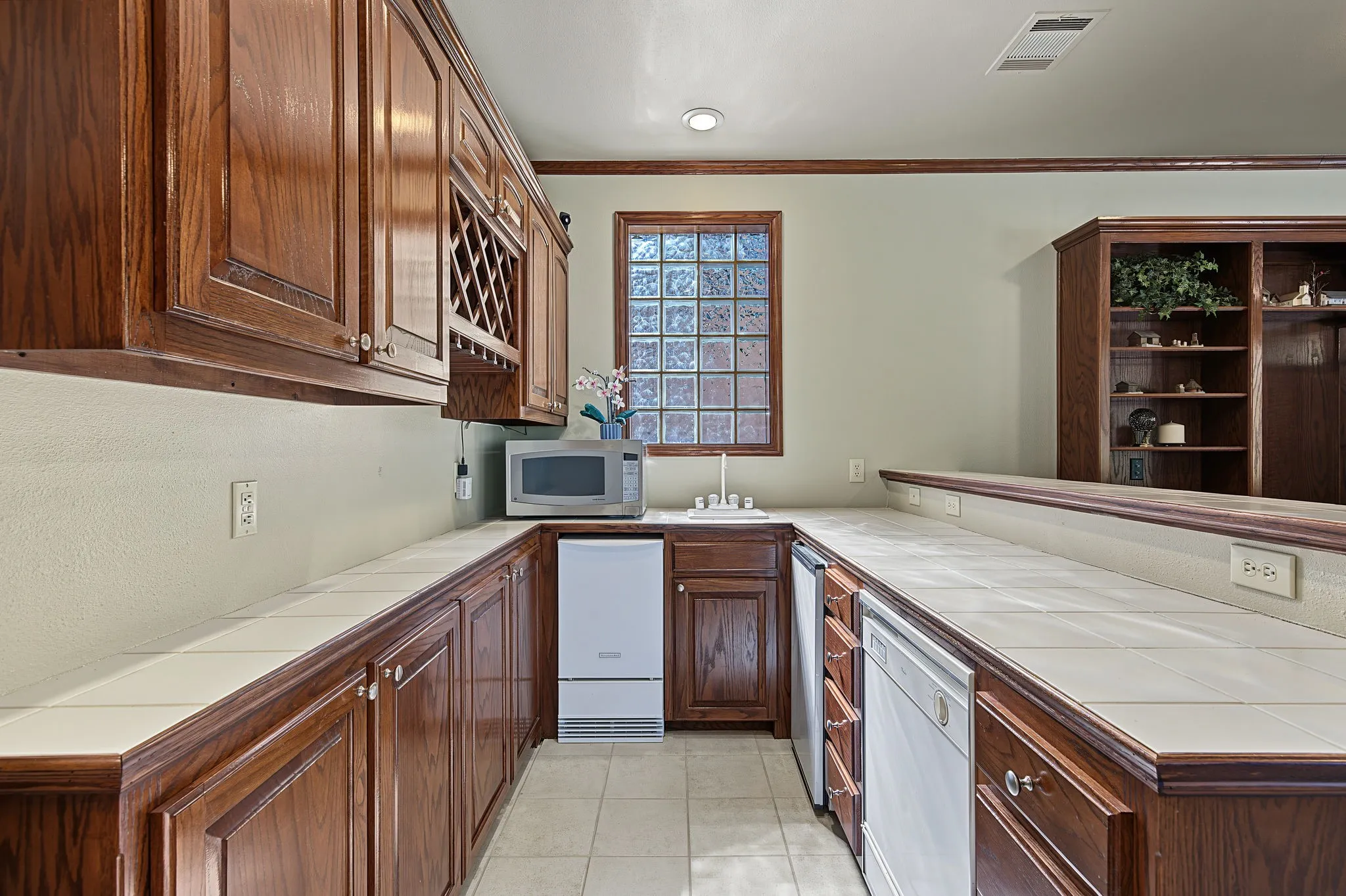 Single Family Residence For Sale in Denton County , 3021 Greenhill Drive, Plano, Texas 75093, 4 Bedroom, 4 Bathroom, 2 Garage spaces, 3,412 Sqft, built in 1994, mls#21385341, Real Estate Agent in Plano, Homes For Sale in Denton county, Homes For Sale in Plano, Realtor in Plano Texas, Real Estate Brokerage Independent Realty Texas, Luminita Cordes Realtor