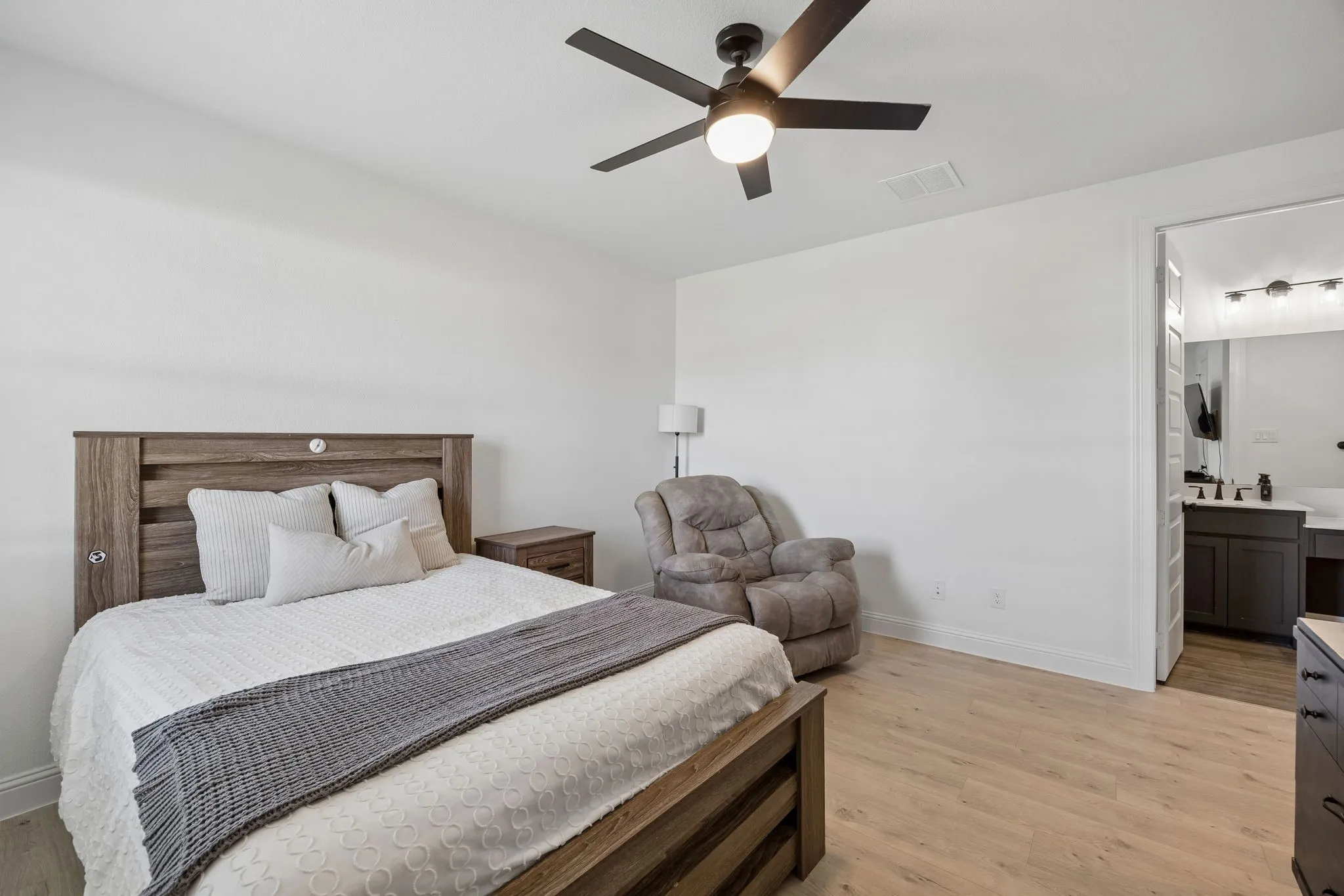 Single Family Residence For Sale in Tarrant County , 4306 Sandstrom Way, Fort Worth, Texas 76179, 5 Bedroom, 4 Bathroom, 3 Garage spaces, 3,500 Sqft, built in 2023, mls#21389881, Real Estate Agent in Fort Worth, Homes For Sale in Tarrant county, Homes For Sale in Fort Worth, Realtor in Fort Worth Texas, Real Estate Brokerage Independent Realty Texas, Luminita Cordes Realtor