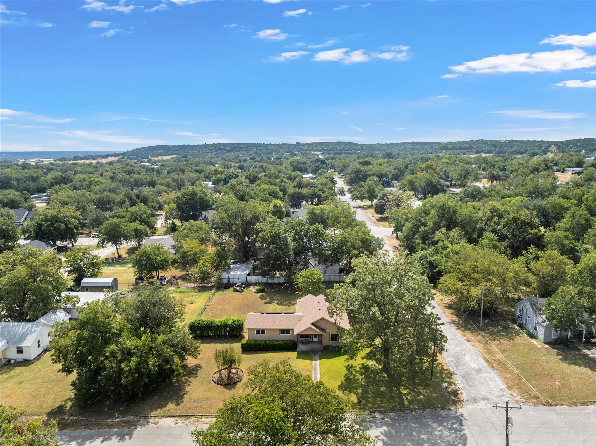 Single Family Residence For Sale in Bosque County , 1314 W 9th Street, Clifton, Texas 76634, 2 Bedroom, 2 Bathroom, Garage spaces, 1,317 Sqft, built in 1940, mls#21388270, Real Estate Agent in Clifton, Homes For Sale in Bosque county, Homes For Sale in Clifton, Realtor in Clifton Texas, Real Estate Brokerage Independent Realty Texas, Luminita Cordes Realtor