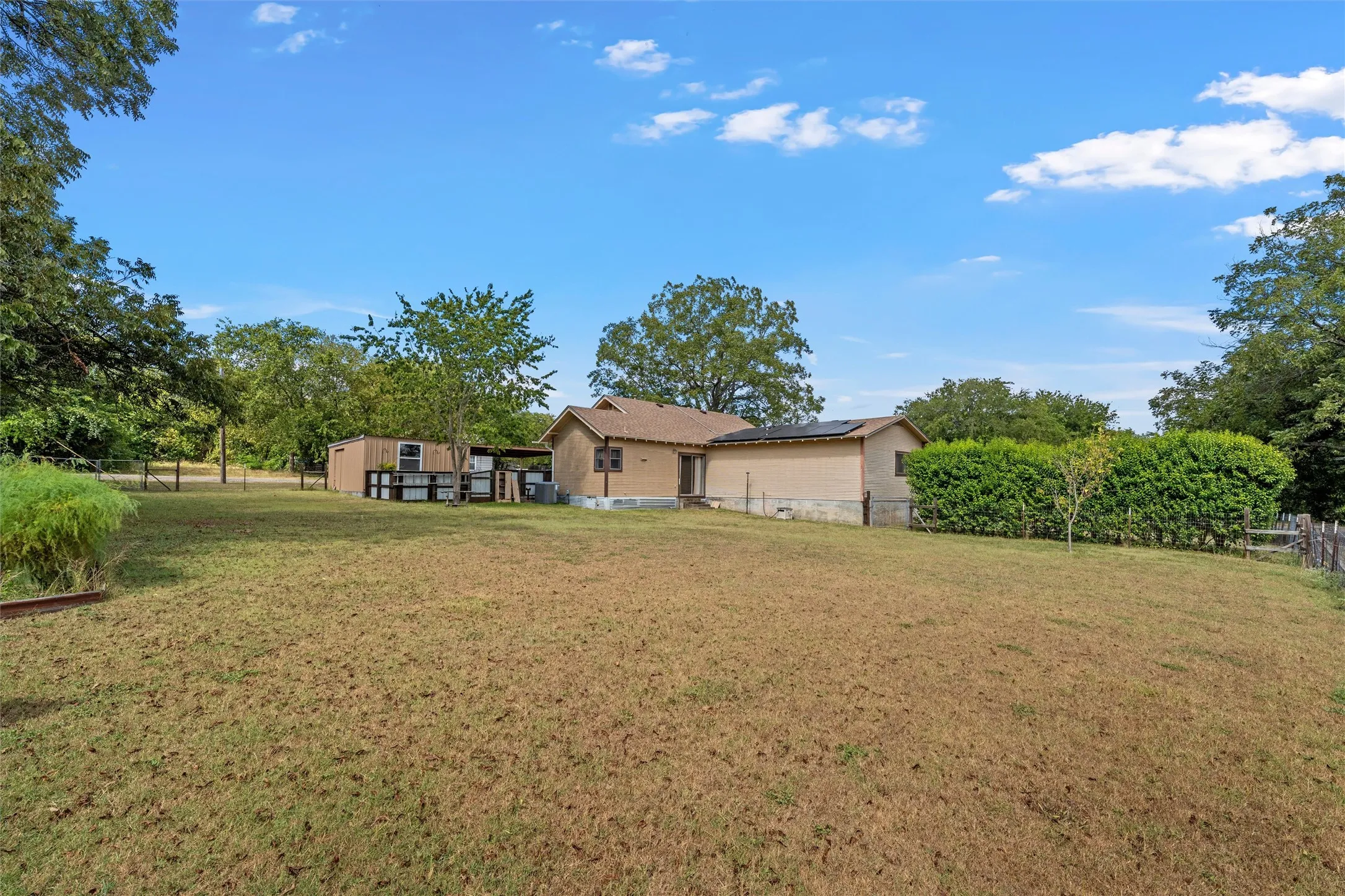 Single Family Residence For Sale in Bosque County , 1314 W 9th Street, Clifton, Texas 76634, 2 Bedroom, 2 Bathroom, Garage spaces, 1,317 Sqft, built in 1940, mls#21388270, Real Estate Agent in Clifton, Homes For Sale in Bosque county, Homes For Sale in Clifton, Realtor in Clifton Texas, Real Estate Brokerage Independent Realty Texas, Luminita Cordes Realtor