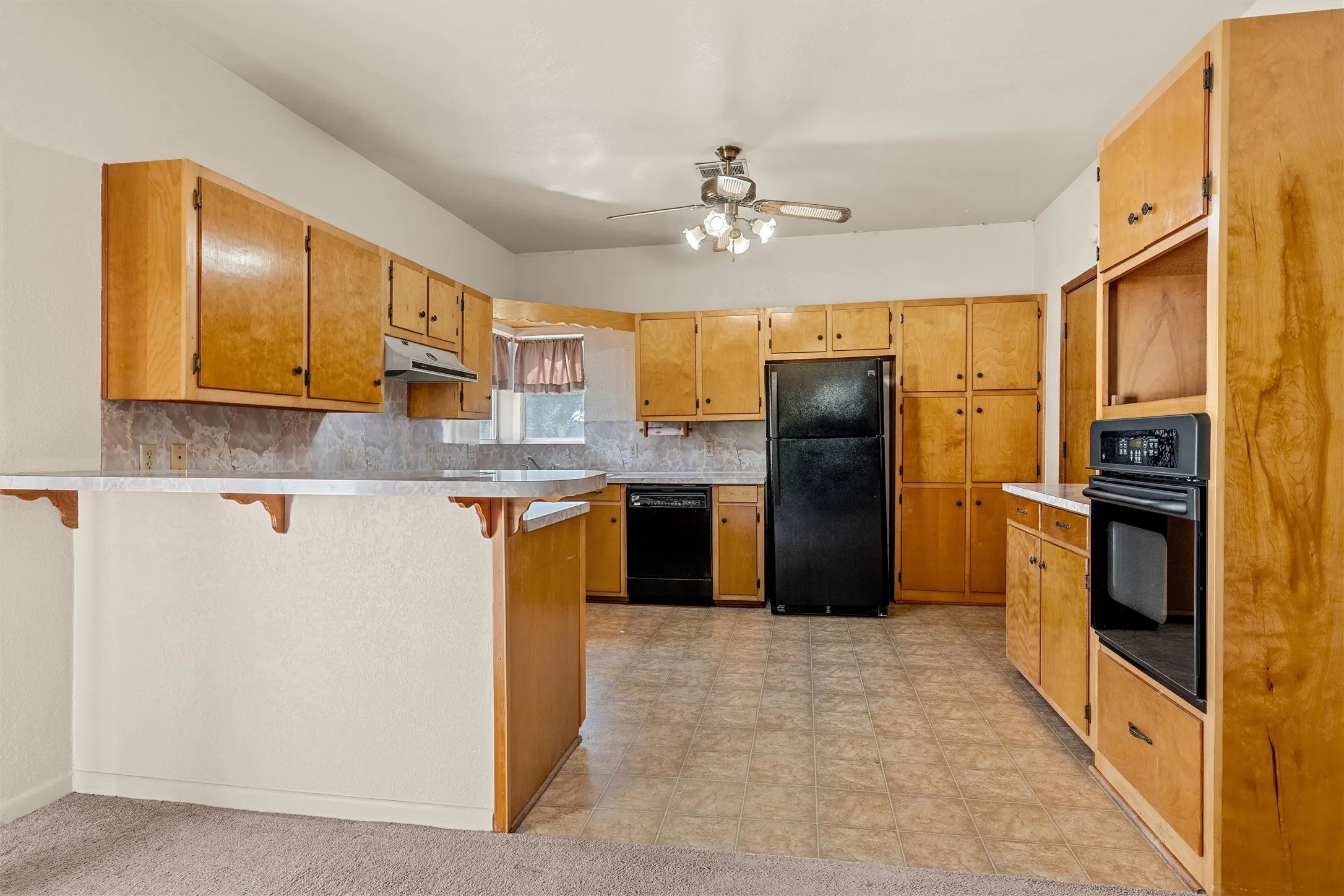 Single Family Residence For Sale in Bosque County , 1314 W 9th Street, Clifton, Texas 76634, 2 Bedroom, 2 Bathroom, Garage spaces, 1,317 Sqft, built in 1940, mls#21388270, Real Estate Agent in Clifton, Homes For Sale in Bosque county, Homes For Sale in Clifton, Realtor in Clifton Texas, Real Estate Brokerage Independent Realty Texas, Luminita Cordes Realtor