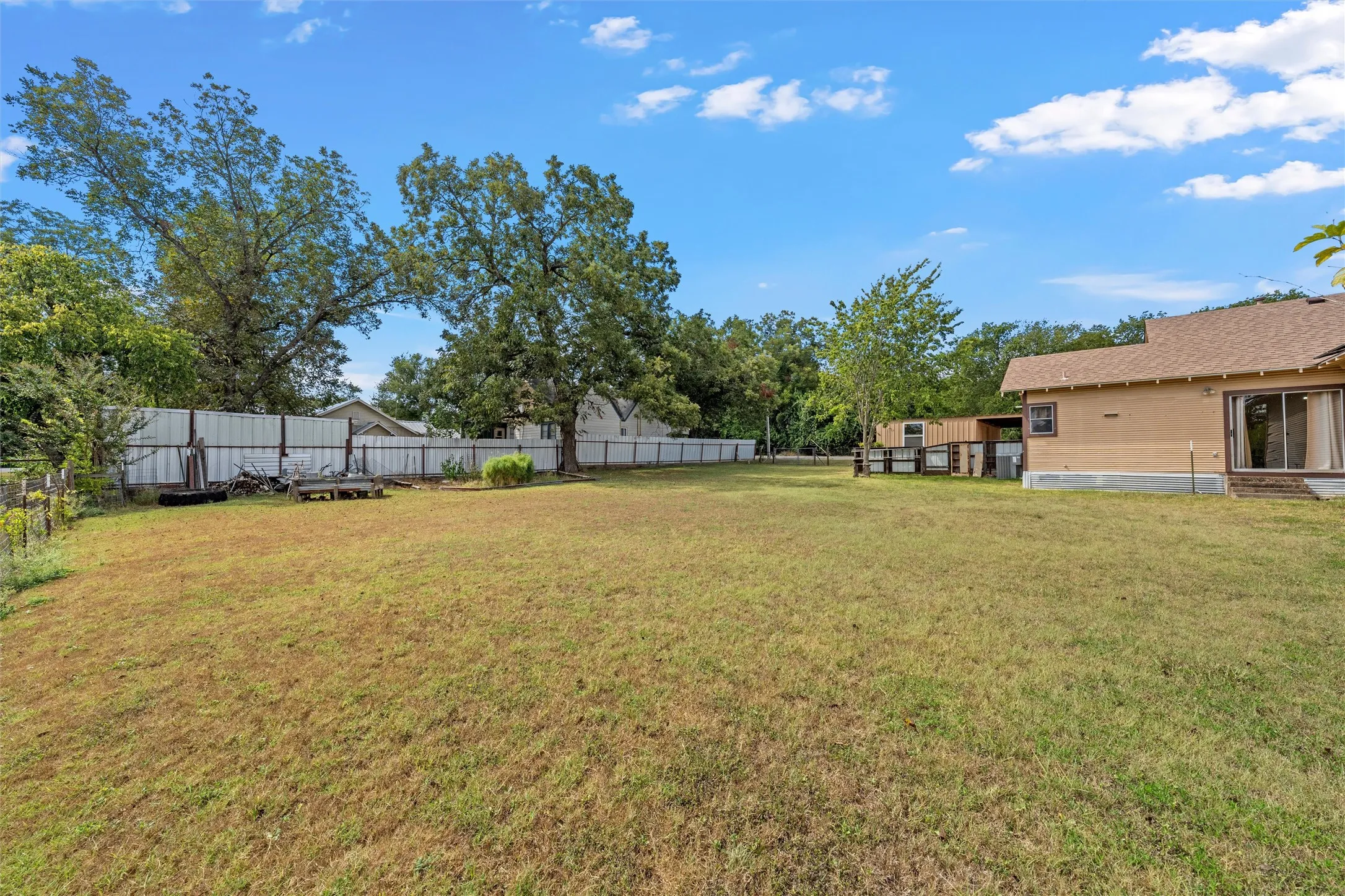 Single Family Residence For Sale in Bosque County , 1314 W 9th Street, Clifton, Texas 76634, 2 Bedroom, 2 Bathroom, Garage spaces, 1,317 Sqft, built in 1940, mls#21388270, Real Estate Agent in Clifton, Homes For Sale in Bosque county, Homes For Sale in Clifton, Realtor in Clifton Texas, Real Estate Brokerage Independent Realty Texas, Luminita Cordes Realtor