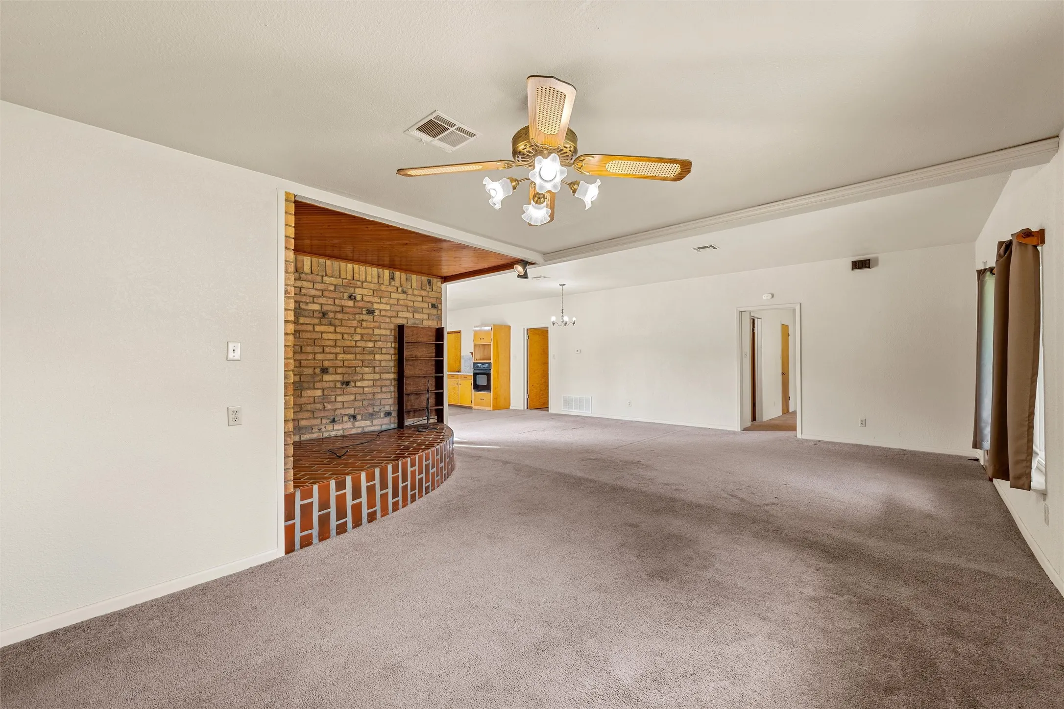 Single Family Residence For Sale in Bosque County , 1314 W 9th Street, Clifton, Texas 76634, 2 Bedroom, 2 Bathroom, Garage spaces, 1,317 Sqft, built in 1940, mls#21388270, Real Estate Agent in Clifton, Homes For Sale in Bosque county, Homes For Sale in Clifton, Realtor in Clifton Texas, Real Estate Brokerage Independent Realty Texas, Luminita Cordes Realtor