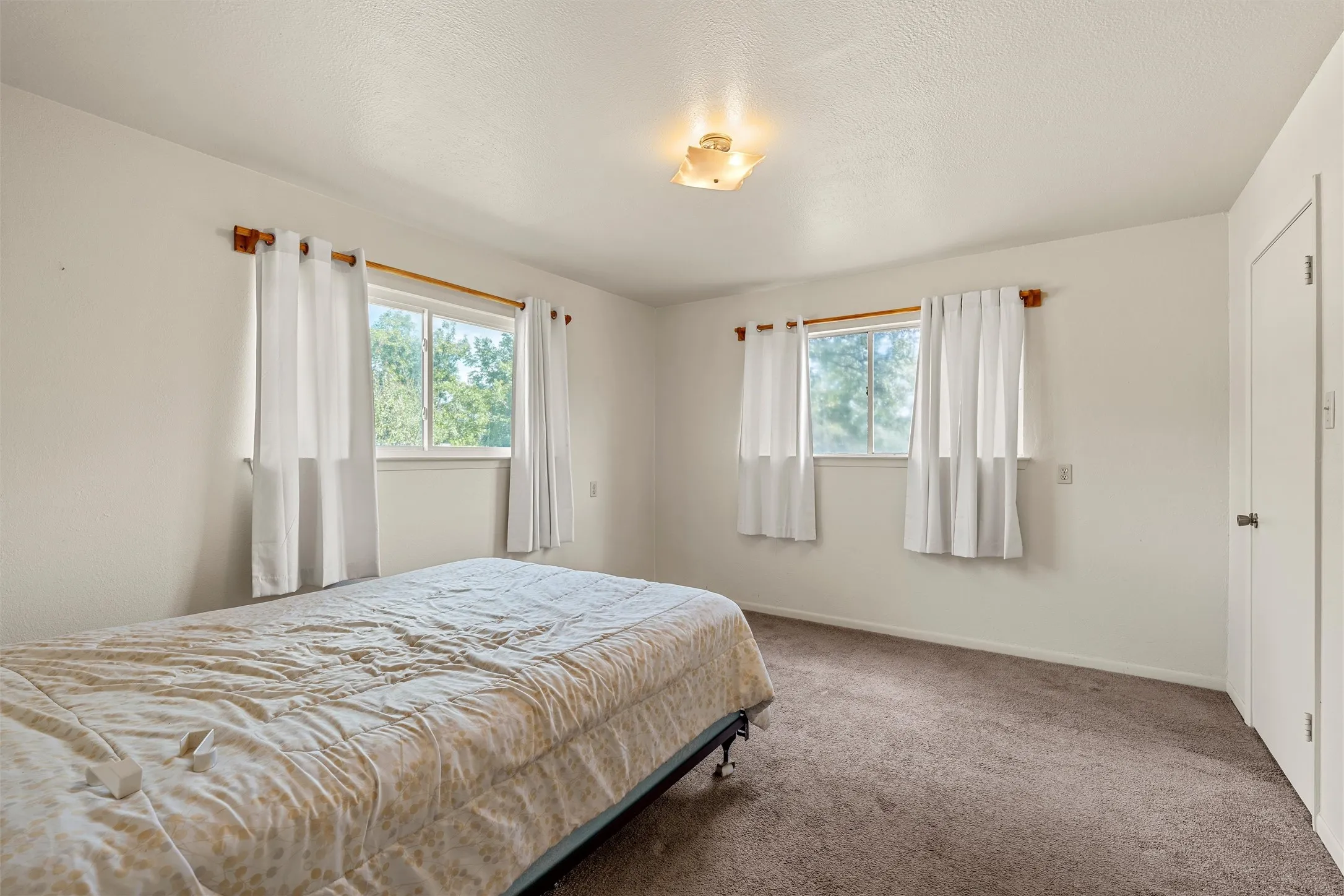 Single Family Residence For Sale in Bosque County , 1314 W 9th Street, Clifton, Texas 76634, 2 Bedroom, 2 Bathroom, Garage spaces, 1,317 Sqft, built in 1940, mls#21388270, Real Estate Agent in Clifton, Homes For Sale in Bosque county, Homes For Sale in Clifton, Realtor in Clifton Texas, Real Estate Brokerage Independent Realty Texas, Luminita Cordes Realtor