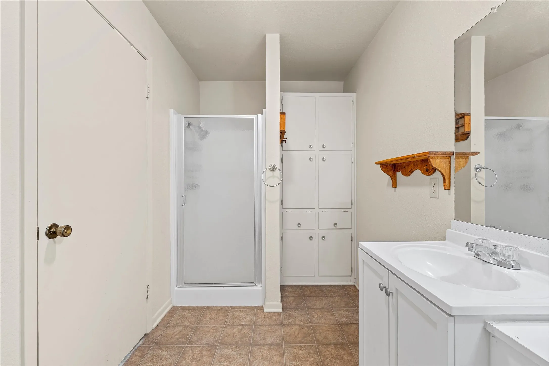 Single Family Residence For Sale in Bosque County , 1314 W 9th Street, Clifton, Texas 76634, 2 Bedroom, 2 Bathroom, Garage spaces, 1,317 Sqft, built in 1940, mls#21388270, Real Estate Agent in Clifton, Homes For Sale in Bosque county, Homes For Sale in Clifton, Realtor in Clifton Texas, Real Estate Brokerage Independent Realty Texas, Luminita Cordes Realtor