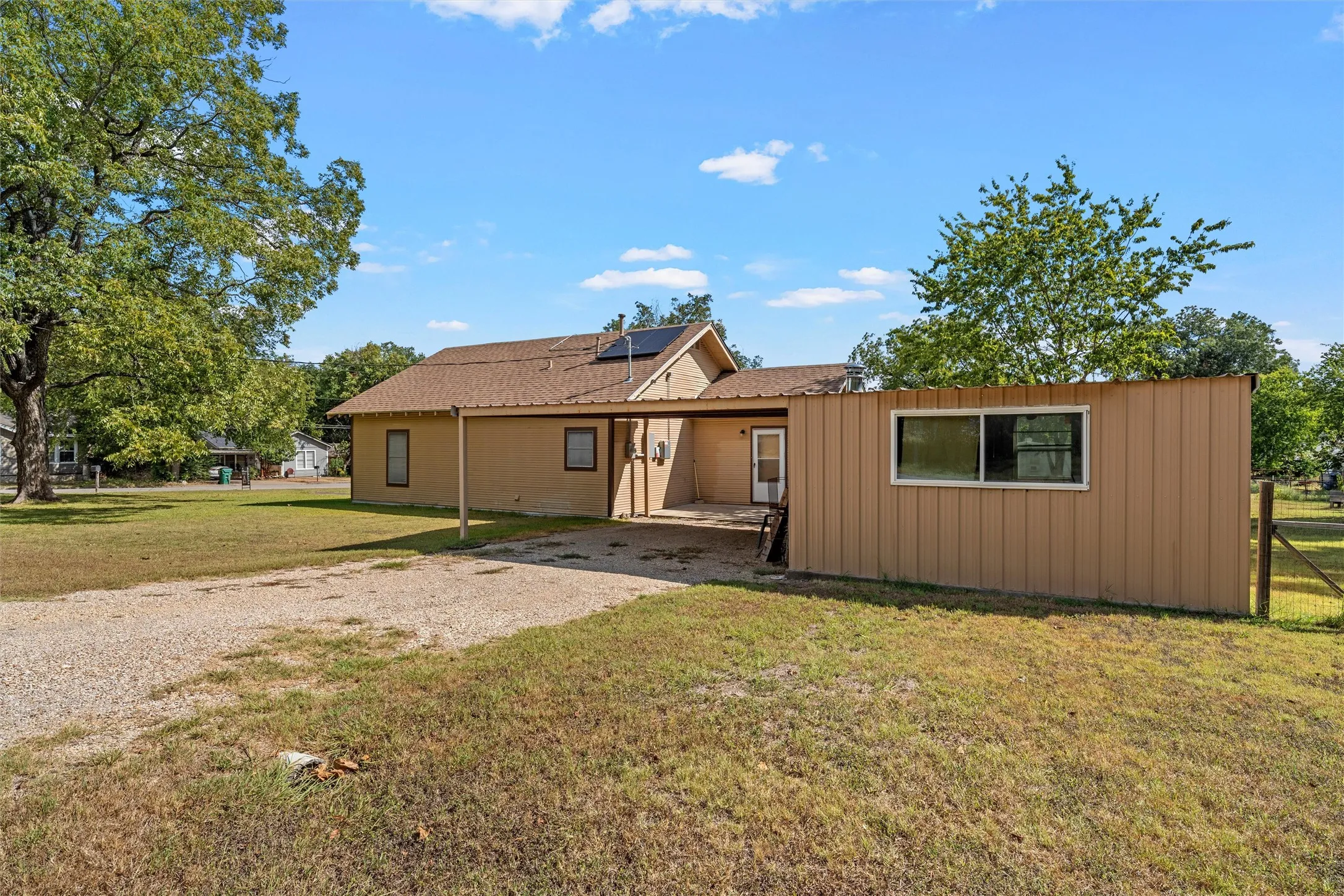 Single Family Residence For Sale in Bosque County , 1314 W 9th Street, Clifton, Texas 76634, 2 Bedroom, 2 Bathroom, Garage spaces, 1,317 Sqft, built in 1940, mls#21388270, Real Estate Agent in Clifton, Homes For Sale in Bosque county, Homes For Sale in Clifton, Realtor in Clifton Texas, Real Estate Brokerage Independent Realty Texas, Luminita Cordes Realtor