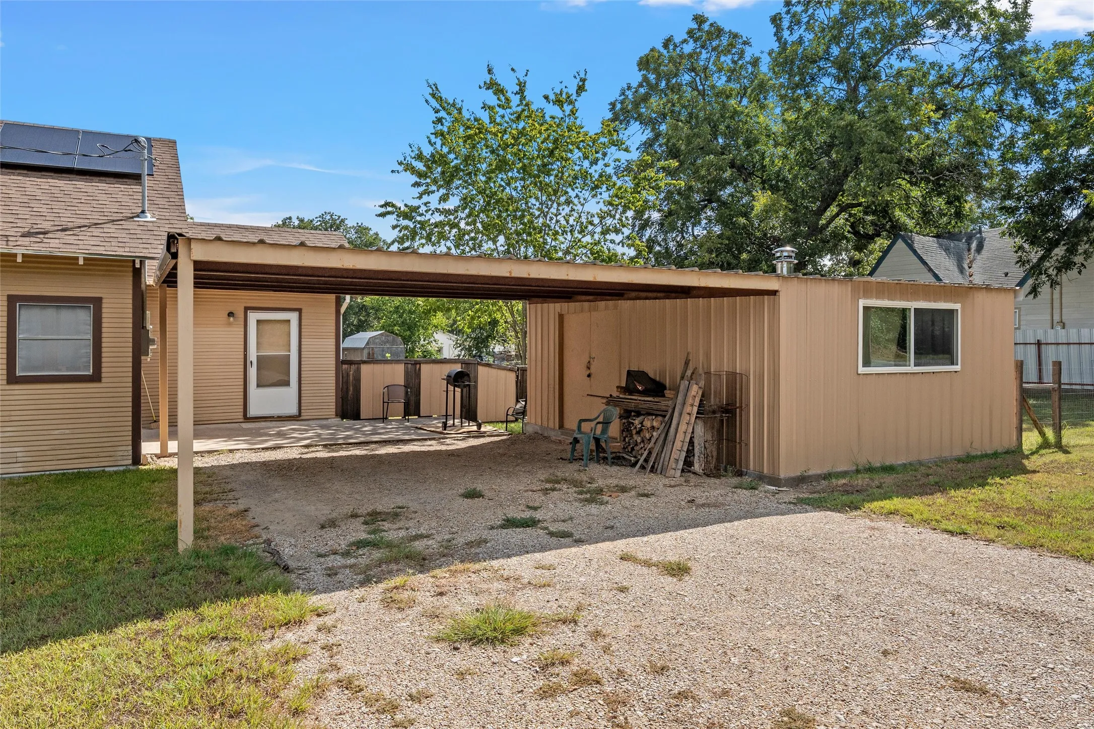 Single Family Residence For Sale in Bosque County , 1314 W 9th Street, Clifton, Texas 76634, 2 Bedroom, 2 Bathroom, Garage spaces, 1,317 Sqft, built in 1940, mls#21388270, Real Estate Agent in Clifton, Homes For Sale in Bosque county, Homes For Sale in Clifton, Realtor in Clifton Texas, Real Estate Brokerage Independent Realty Texas, Luminita Cordes Realtor
