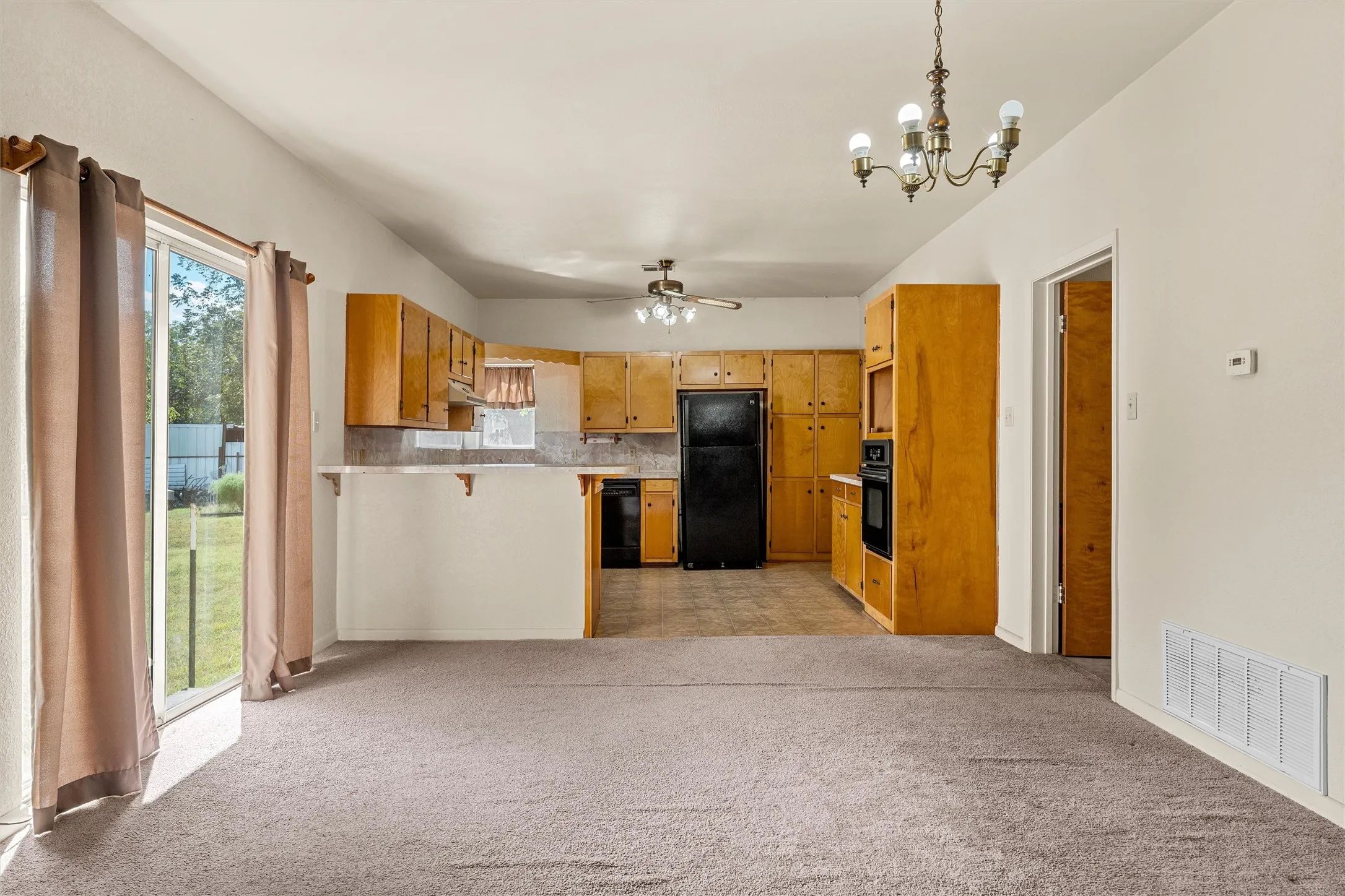 Single Family Residence For Sale in Bosque County , 1314 W 9th Street, Clifton, Texas 76634, 2 Bedroom, 2 Bathroom, Garage spaces, 1,317 Sqft, built in 1940, mls#21388270, Real Estate Agent in Clifton, Homes For Sale in Bosque county, Homes For Sale in Clifton, Realtor in Clifton Texas, Real Estate Brokerage Independent Realty Texas, Luminita Cordes Realtor