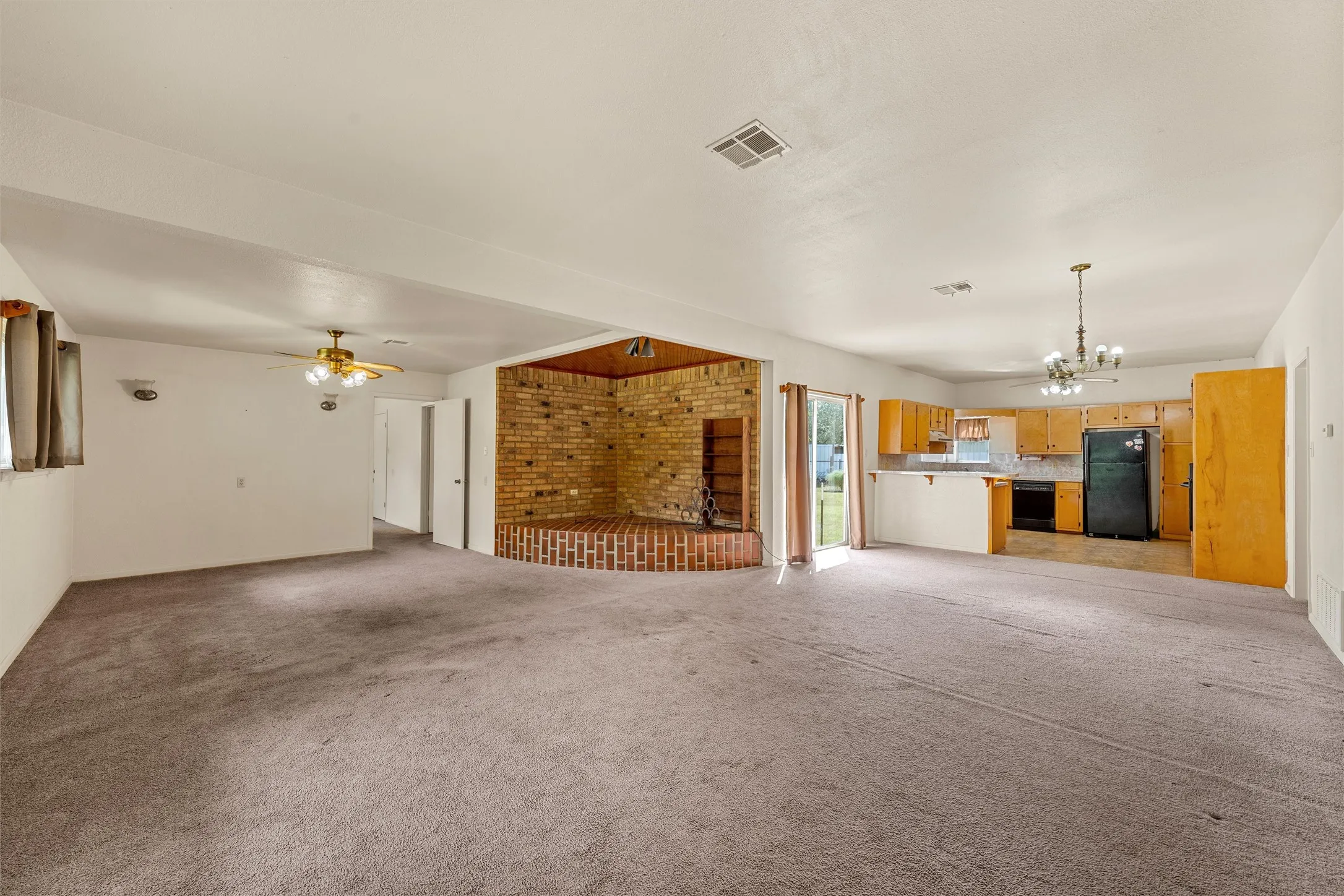 Single Family Residence For Sale in Bosque County , 1314 W 9th Street, Clifton, Texas 76634, 2 Bedroom, 2 Bathroom, Garage spaces, 1,317 Sqft, built in 1940, mls#21388270, Real Estate Agent in Clifton, Homes For Sale in Bosque county, Homes For Sale in Clifton, Realtor in Clifton Texas, Real Estate Brokerage Independent Realty Texas, Luminita Cordes Realtor