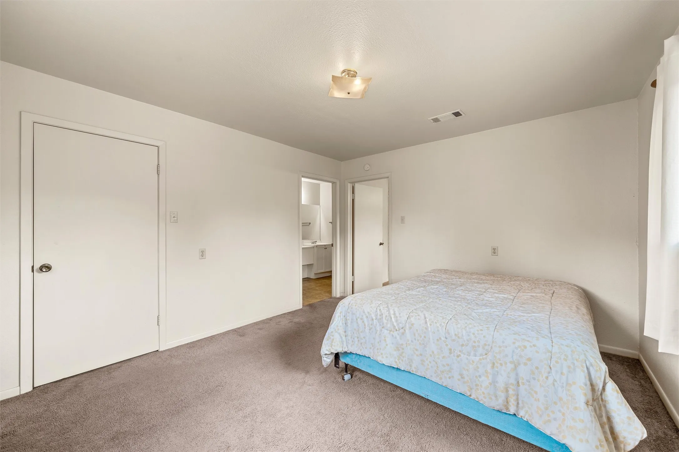 Single Family Residence For Sale in Bosque County , 1314 W 9th Street, Clifton, Texas 76634, 2 Bedroom, 2 Bathroom, Garage spaces, 1,317 Sqft, built in 1940, mls#21388270, Real Estate Agent in Clifton, Homes For Sale in Bosque county, Homes For Sale in Clifton, Realtor in Clifton Texas, Real Estate Brokerage Independent Realty Texas, Luminita Cordes Realtor