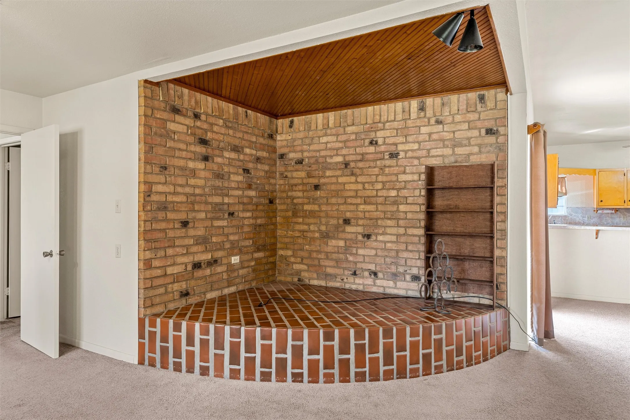 Single Family Residence For Sale in Bosque County , 1314 W 9th Street, Clifton, Texas 76634, 2 Bedroom, 2 Bathroom, Garage spaces, 1,317 Sqft, built in 1940, mls#21388270, Real Estate Agent in Clifton, Homes For Sale in Bosque county, Homes For Sale in Clifton, Realtor in Clifton Texas, Real Estate Brokerage Independent Realty Texas, Luminita Cordes Realtor