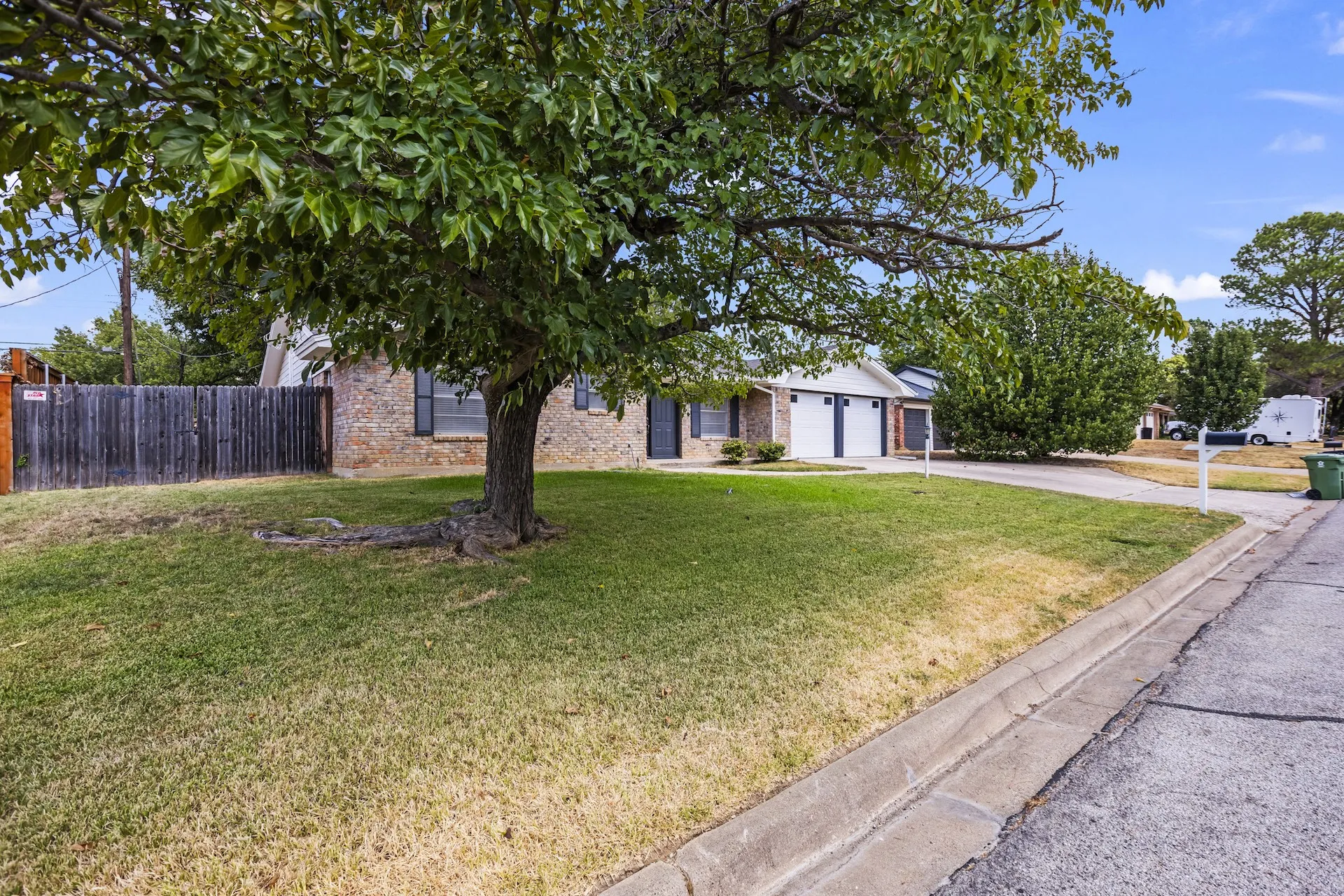 Single Family Residence For Sale in Tarrant County , 1009 Springdale Road, Bedford, Texas 76021, 3 Bedroom, 2 Bathroom, 2 Garage spaces, 1,771 Sqft, built in 1968, mls#21390150, Real Estate Agent in Bedford, Homes For Sale in Tarrant county, Homes For Sale in Bedford, Realtor in Bedford Texas, Real Estate Brokerage Independent Realty Texas, Luminita Cordes Realtor