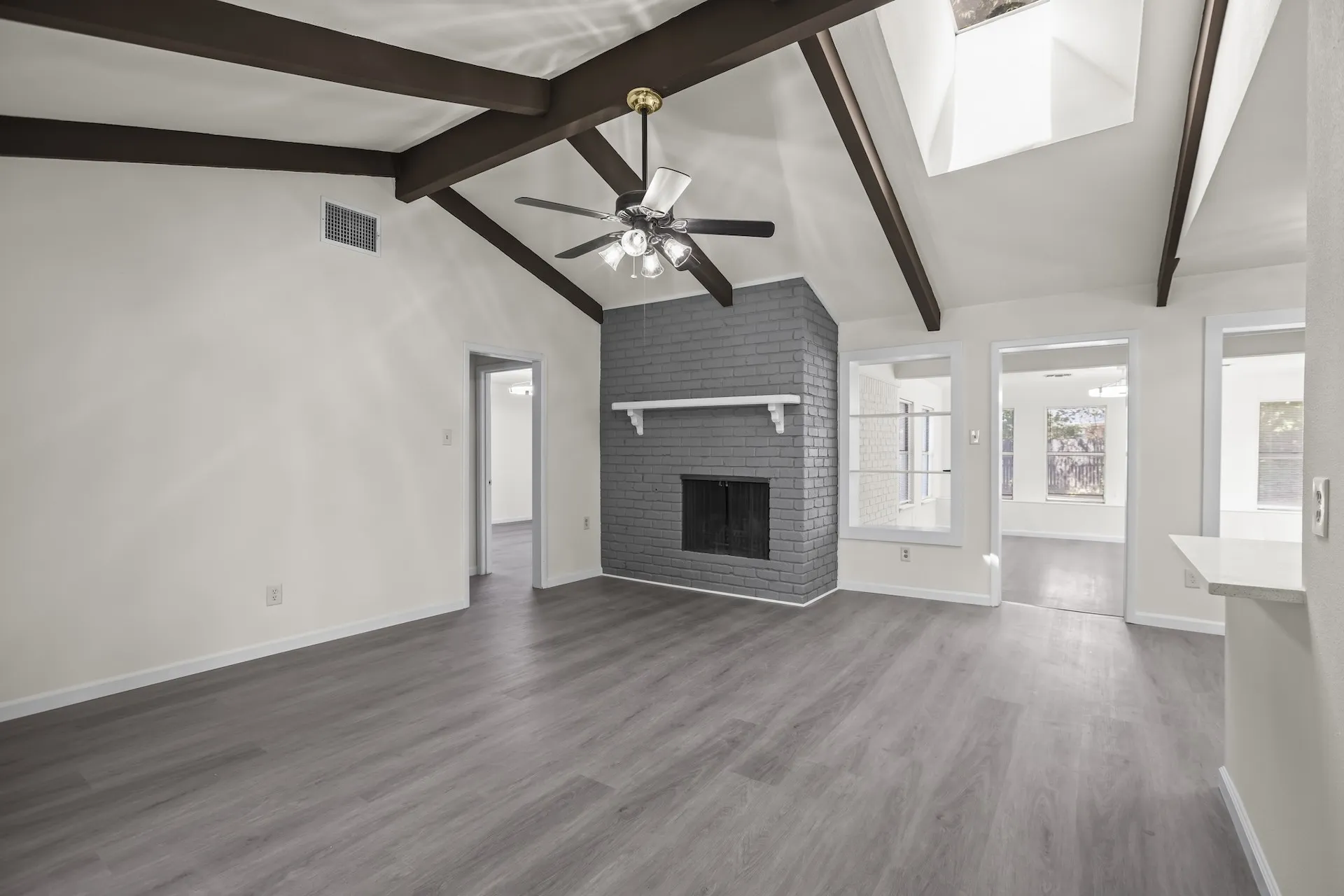 Single Family Residence For Sale in Tarrant County , 1009 Springdale Road, Bedford, Texas 76021, 3 Bedroom, 2 Bathroom, 2 Garage spaces, 1,771 Sqft, built in 1968, mls#21390150, Real Estate Agent in Bedford, Homes For Sale in Tarrant county, Homes For Sale in Bedford, Realtor in Bedford Texas, Real Estate Brokerage Independent Realty Texas, Luminita Cordes Realtor