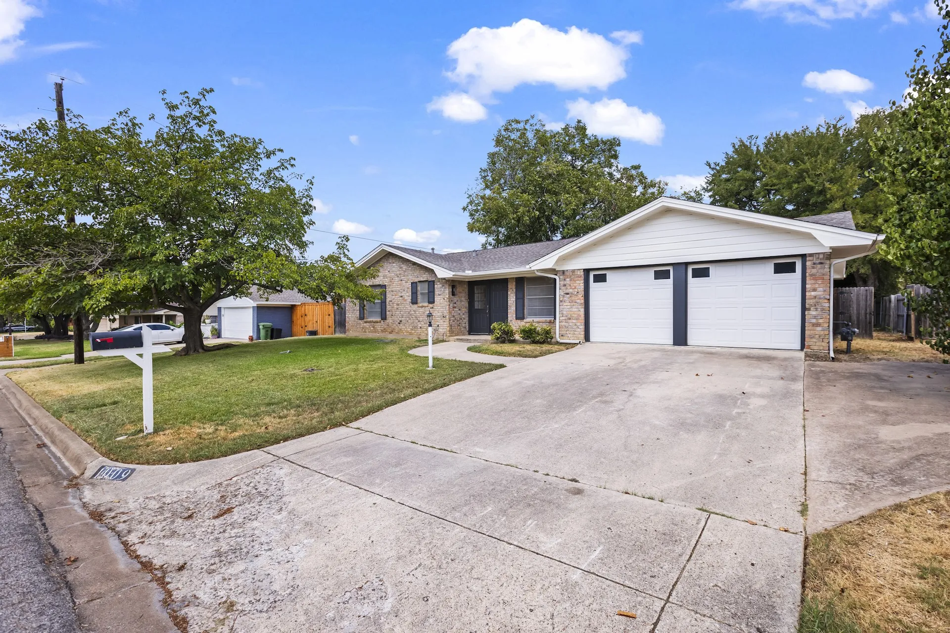 Single Family Residence For Sale in Tarrant County , 1009 Springdale Road, Bedford, Texas 76021, 3 Bedroom, 2 Bathroom, 2 Garage spaces, 1,771 Sqft, built in 1968, mls#21390150, Real Estate Agent in Bedford, Homes For Sale in Tarrant county, Homes For Sale in Bedford, Realtor in Bedford Texas, Real Estate Brokerage Independent Realty Texas, Luminita Cordes Realtor