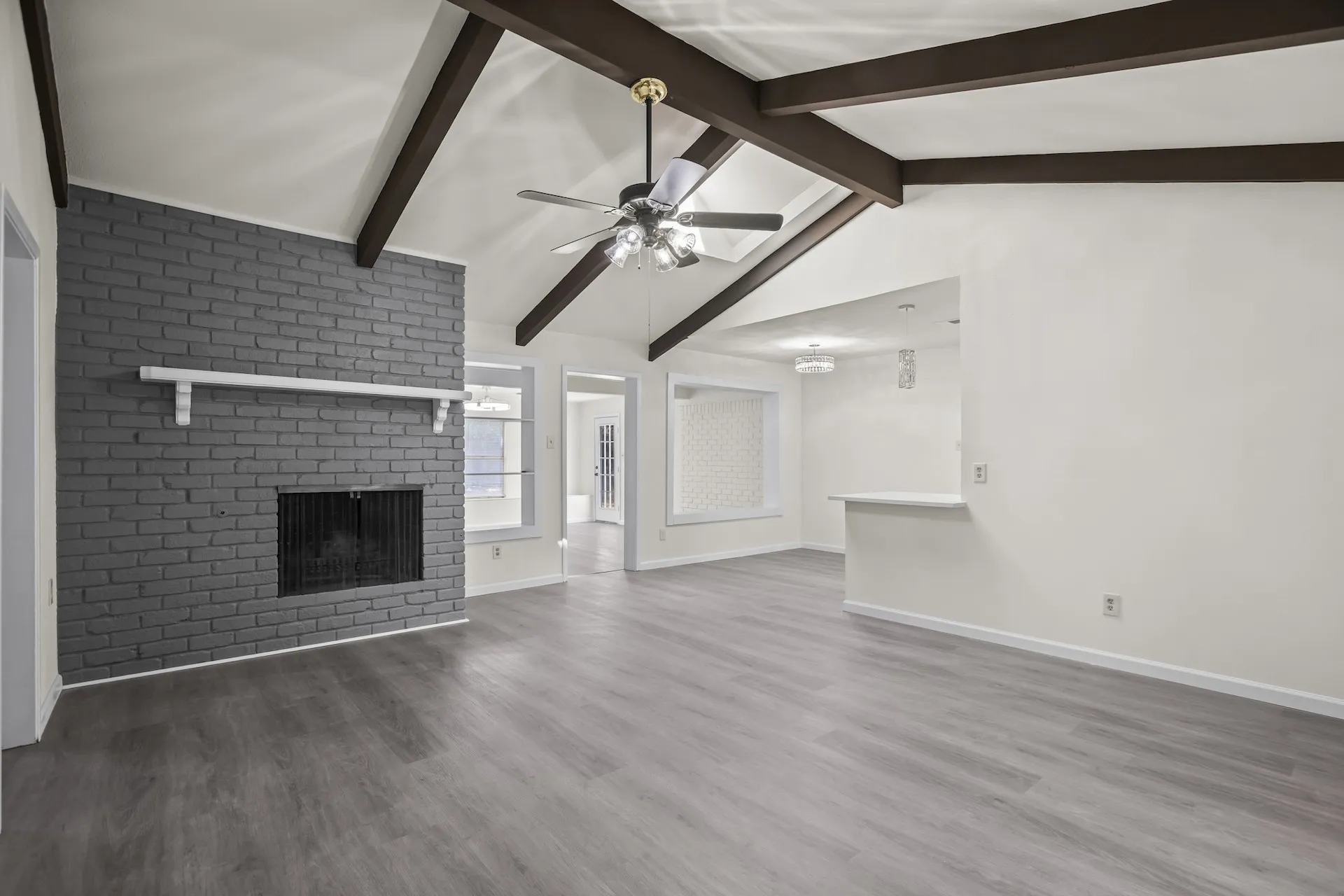 Single Family Residence For Sale in Tarrant County , 1009 Springdale Road, Bedford, Texas 76021, 3 Bedroom, 2 Bathroom, 2 Garage spaces, 1,771 Sqft, built in 1968, mls#21390150, Real Estate Agent in Bedford, Homes For Sale in Tarrant county, Homes For Sale in Bedford, Realtor in Bedford Texas, Real Estate Brokerage Independent Realty Texas, Luminita Cordes Realtor