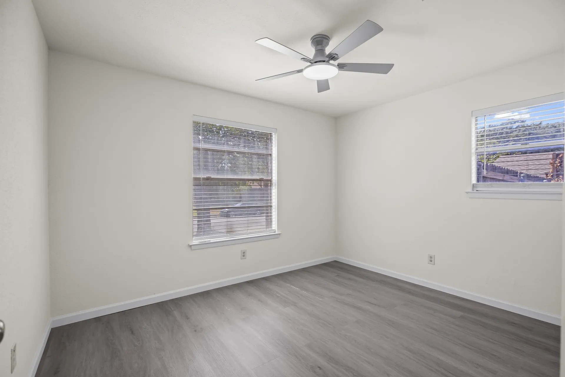 Single Family Residence For Sale in Tarrant County , 1009 Springdale Road, Bedford, Texas 76021, 3 Bedroom, 2 Bathroom, 2 Garage spaces, 1,771 Sqft, built in 1968, mls#21390150, Real Estate Agent in Bedford, Homes For Sale in Tarrant county, Homes For Sale in Bedford, Realtor in Bedford Texas, Real Estate Brokerage Independent Realty Texas, Luminita Cordes Realtor