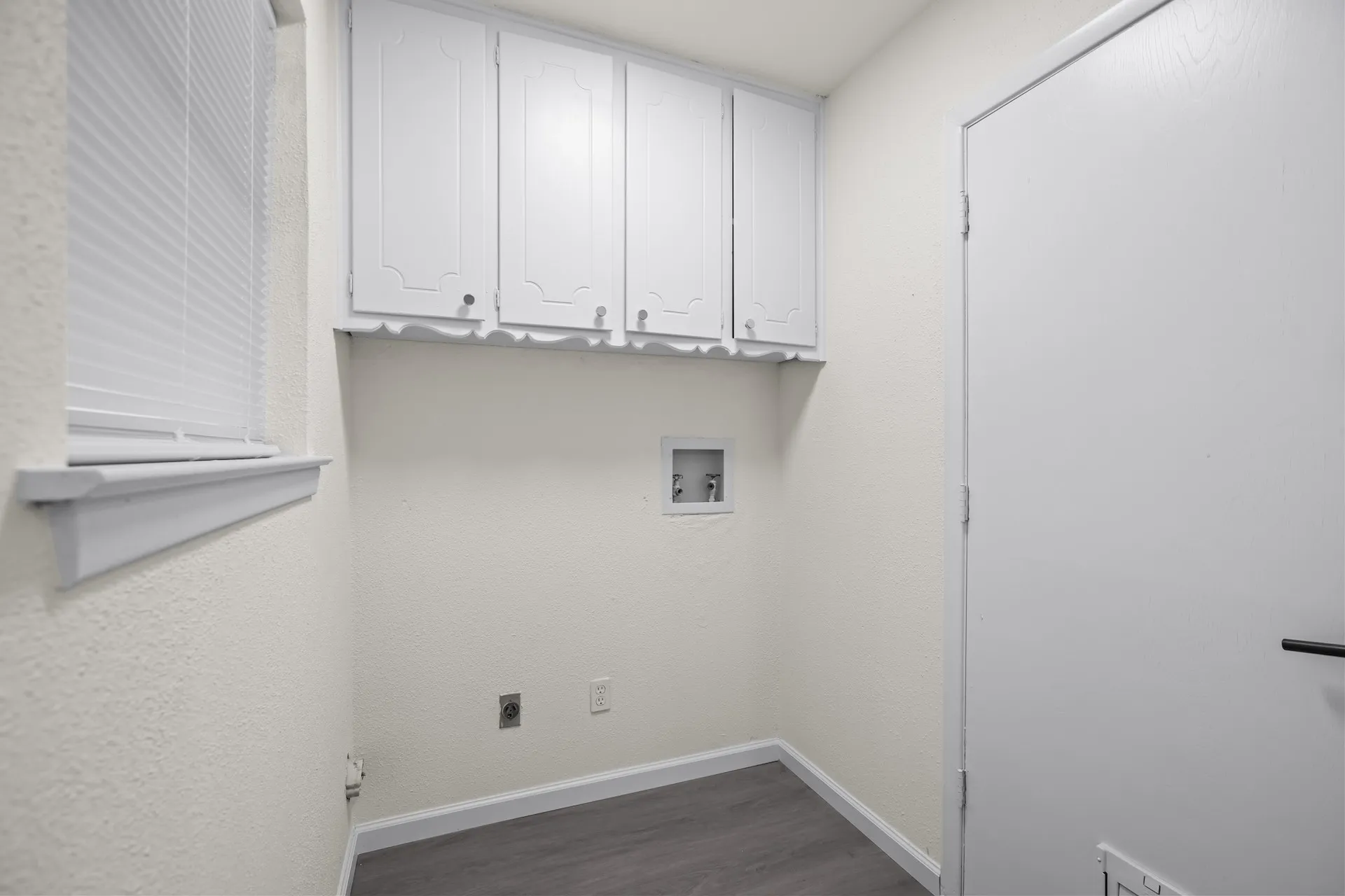 Single Family Residence For Sale in Tarrant County , 1009 Springdale Road, Bedford, Texas 76021, 3 Bedroom, 2 Bathroom, 2 Garage spaces, 1,771 Sqft, built in 1968, mls#21390150, Real Estate Agent in Bedford, Homes For Sale in Tarrant county, Homes For Sale in Bedford, Realtor in Bedford Texas, Real Estate Brokerage Independent Realty Texas, Luminita Cordes Realtor