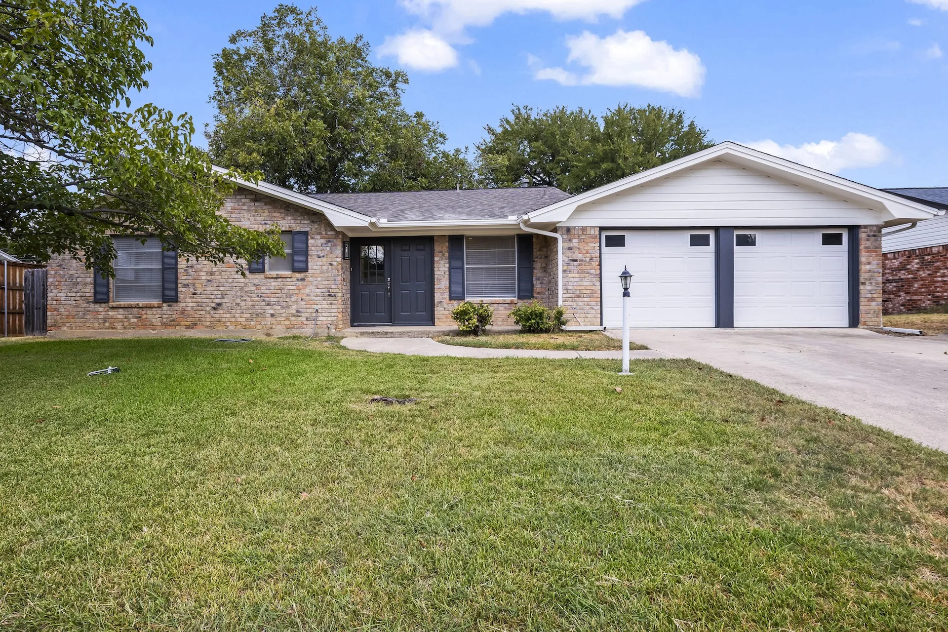 Single Family Residence For Sale in Tarrant County , 1009 Springdale Road, Bedford, Texas 76021, 3 Bedroom, 2 Bathroom, 2 Garage spaces, 1,771 Sqft, built in 1968, mls#21390150, Real Estate Agent in Bedford, Homes For Sale in Tarrant county, Homes For Sale in Bedford, Realtor in Bedford Texas, Real Estate Brokerage Independent Realty Texas, Luminita Cordes Realtor