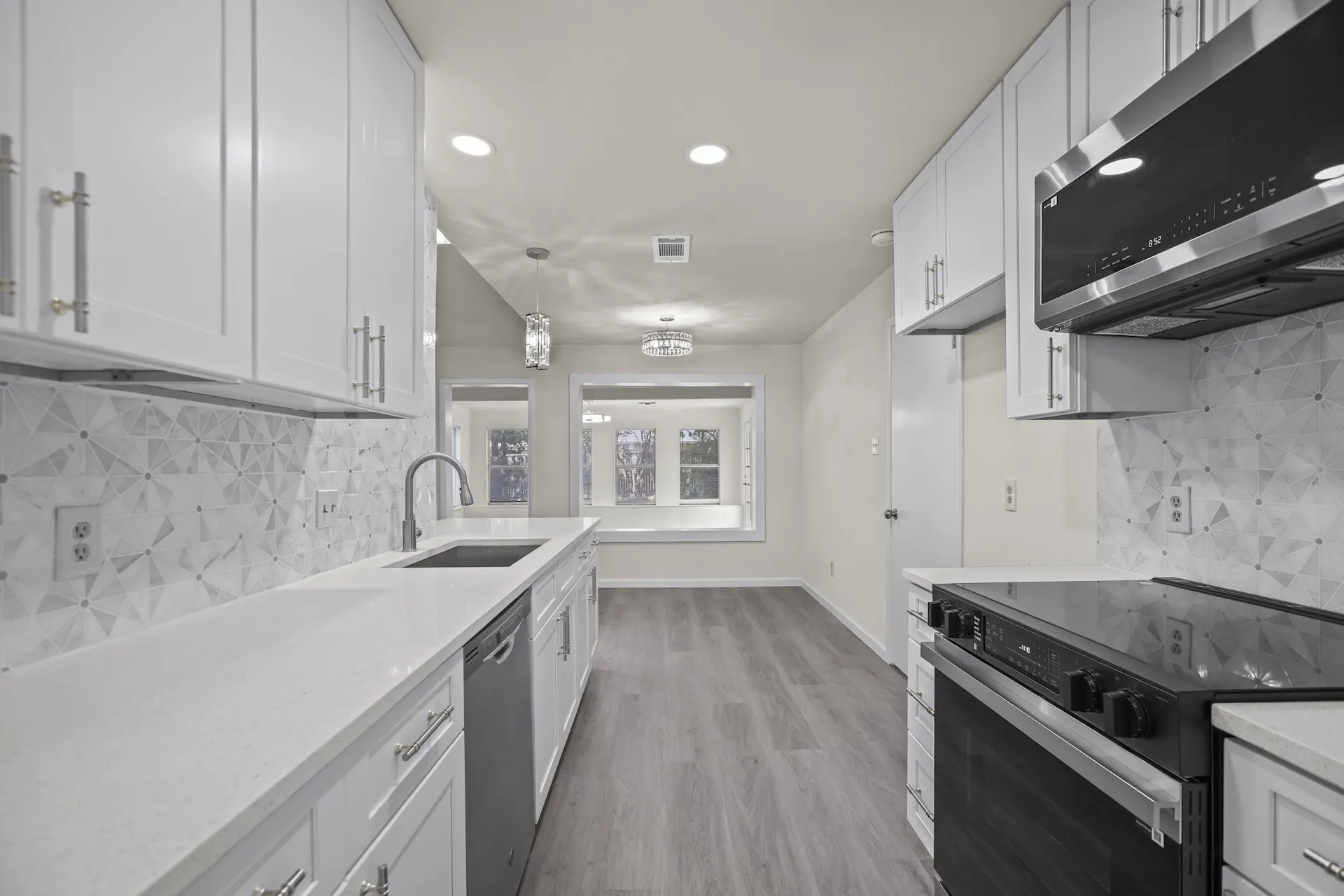 Single Family Residence For Sale in Tarrant County , 1009 Springdale Road, Bedford, Texas 76021, 3 Bedroom, 2 Bathroom, 2 Garage spaces, 1,771 Sqft, built in 1968, mls#21390150, Real Estate Agent in Bedford, Homes For Sale in Tarrant county, Homes For Sale in Bedford, Realtor in Bedford Texas, Real Estate Brokerage Independent Realty Texas, Luminita Cordes Realtor