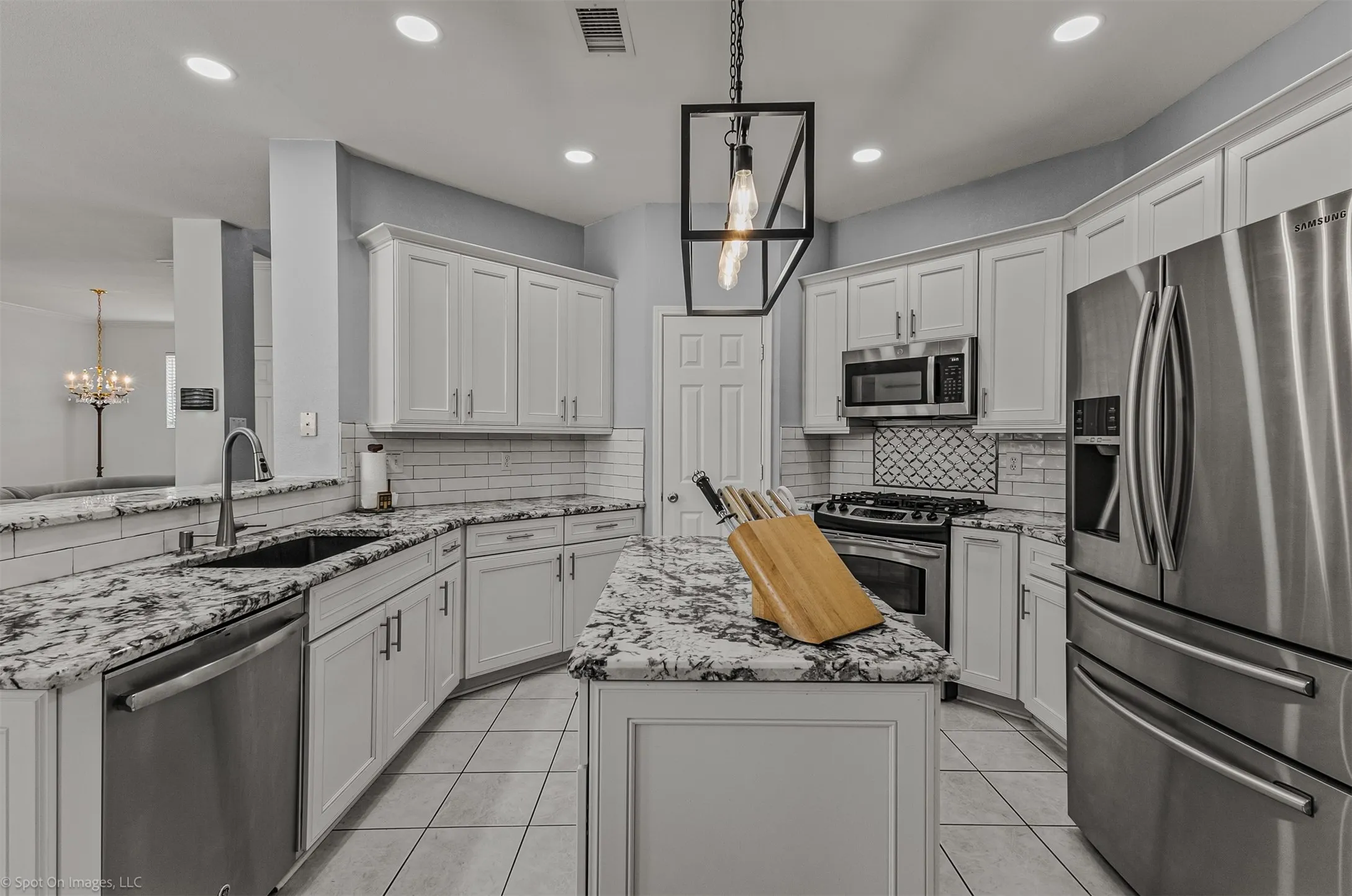 Single Family Residence For Sale in Dallas County , 716 Waterwood Lane, Mesquite, Texas 75181, 4 Bedroom, 3 Bathroom, 2 Garage spaces, 2,213 Sqft, built in 1993, mls#21388546, Real Estate Agent in Mesquite, Homes For Sale in Dallas county, Homes For Sale in Mesquite, Realtor in Mesquite Texas, Real Estate Brokerage Independent Realty Texas, Luminita Cordes Realtor