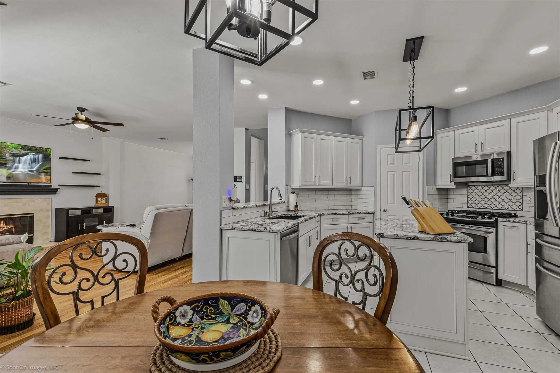 Single Family Residence For Sale in Dallas County , 716 Waterwood Lane, Mesquite, Texas 75181, 4 Bedroom, 3 Bathroom, 2 Garage spaces, 2,213 Sqft, built in 1993, mls#21388546, Real Estate Agent in Mesquite, Homes For Sale in Dallas county, Homes For Sale in Mesquite, Realtor in Mesquite Texas, Real Estate Brokerage Independent Realty Texas, Luminita Cordes Realtor