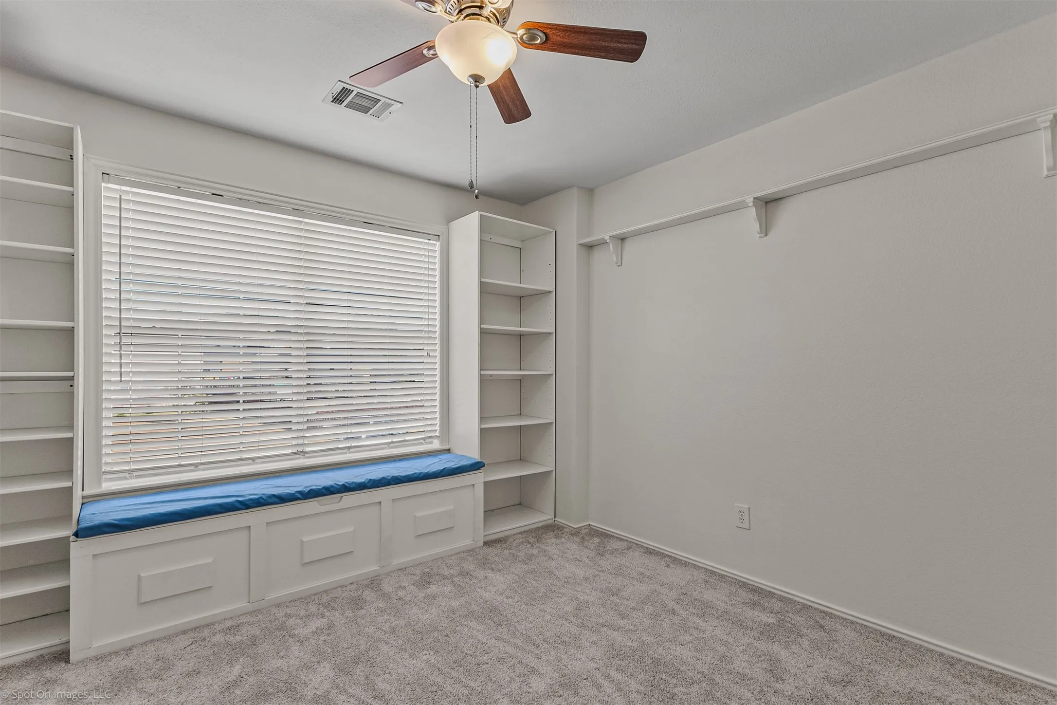 Single Family Residence For Sale in Dallas County , 716 Waterwood Lane, Mesquite, Texas 75181, 4 Bedroom, 3 Bathroom, 2 Garage spaces, 2,213 Sqft, built in 1993, mls#21388546, Real Estate Agent in Mesquite, Homes For Sale in Dallas county, Homes For Sale in Mesquite, Realtor in Mesquite Texas, Real Estate Brokerage Independent Realty Texas, Luminita Cordes Realtor