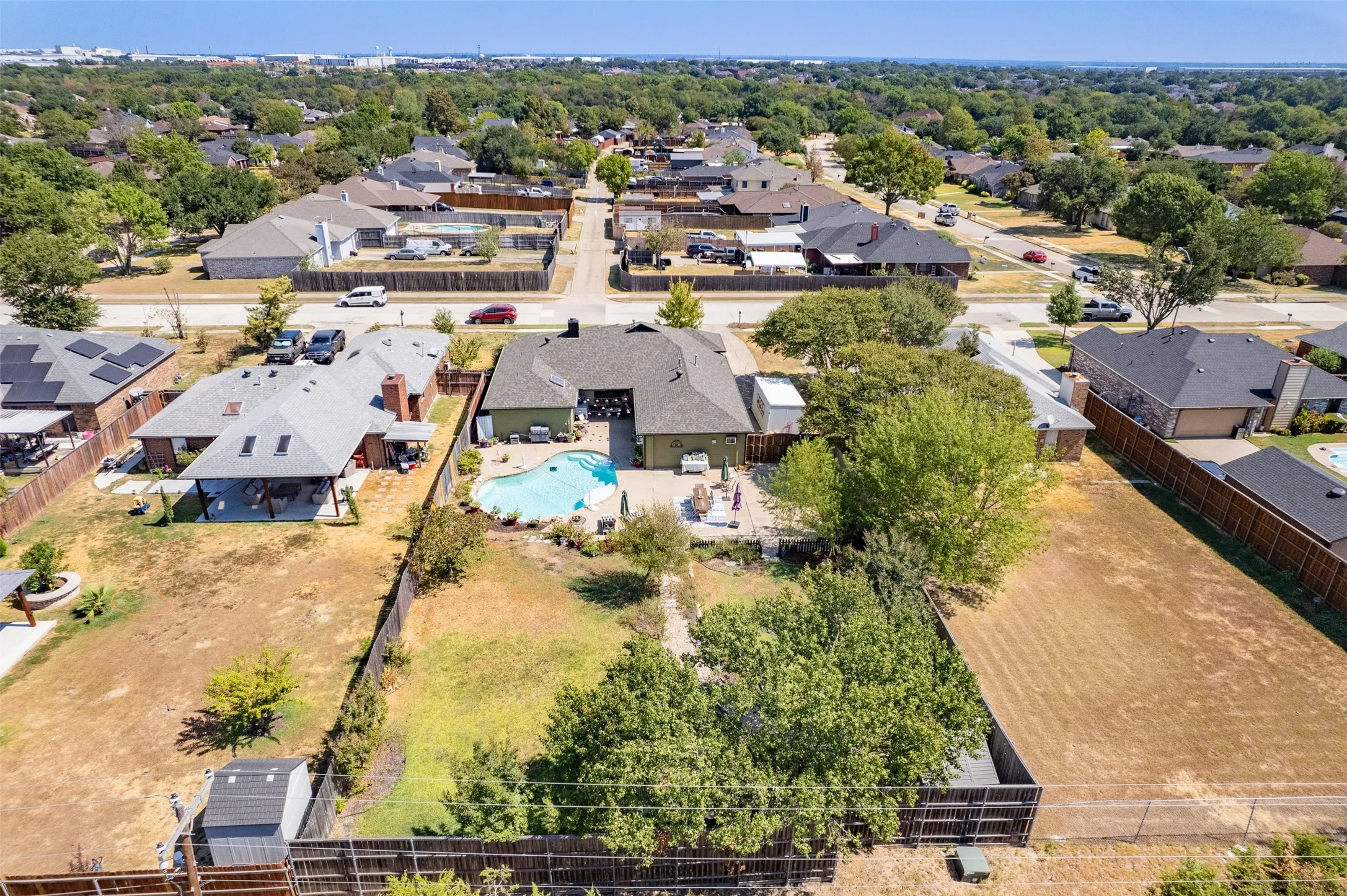 Single Family Residence For Sale in Dallas County , 1501 Osage Trail, Mesquite, Texas 75149, 3 Bedroom, 2 Bathroom, Garage spaces, 2,115 Sqft, built in 1988, mls#21388888, Real Estate Agent in Mesquite, Homes For Sale in Dallas county, Homes For Sale in Mesquite, Realtor in Mesquite Texas, Real Estate Brokerage Independent Realty Texas, Luminita Cordes Realtor