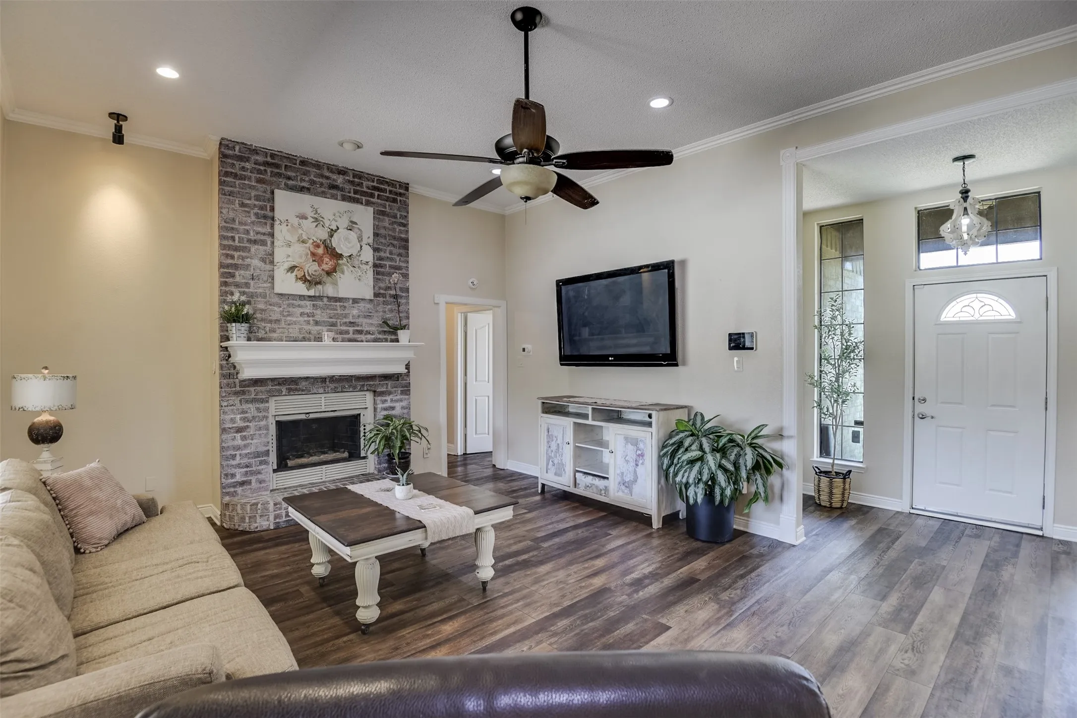 Single Family Residence For Sale in Dallas County , 1501 Osage Trail, Mesquite, Texas 75149, 3 Bedroom, 2 Bathroom, Garage spaces, 2,115 Sqft, built in 1988, mls#21388888, Real Estate Agent in Mesquite, Homes For Sale in Dallas county, Homes For Sale in Mesquite, Realtor in Mesquite Texas, Real Estate Brokerage Independent Realty Texas, Luminita Cordes Realtor