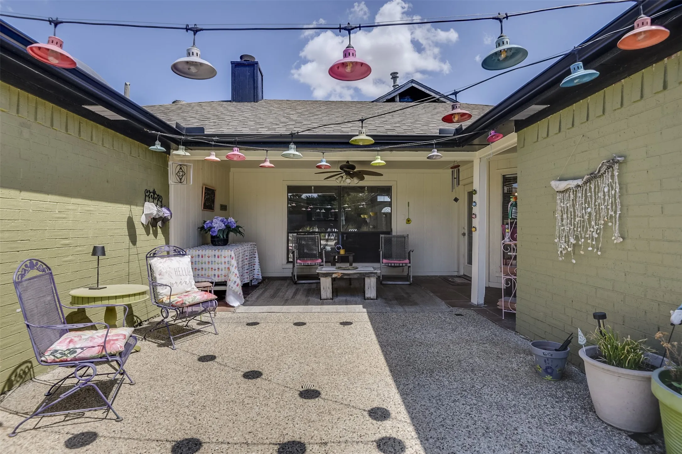 Single Family Residence For Sale in Dallas County , 1501 Osage Trail, Mesquite, Texas 75149, 3 Bedroom, 2 Bathroom, Garage spaces, 2,115 Sqft, built in 1988, mls#21388888, Real Estate Agent in Mesquite, Homes For Sale in Dallas county, Homes For Sale in Mesquite, Realtor in Mesquite Texas, Real Estate Brokerage Independent Realty Texas, Luminita Cordes Realtor