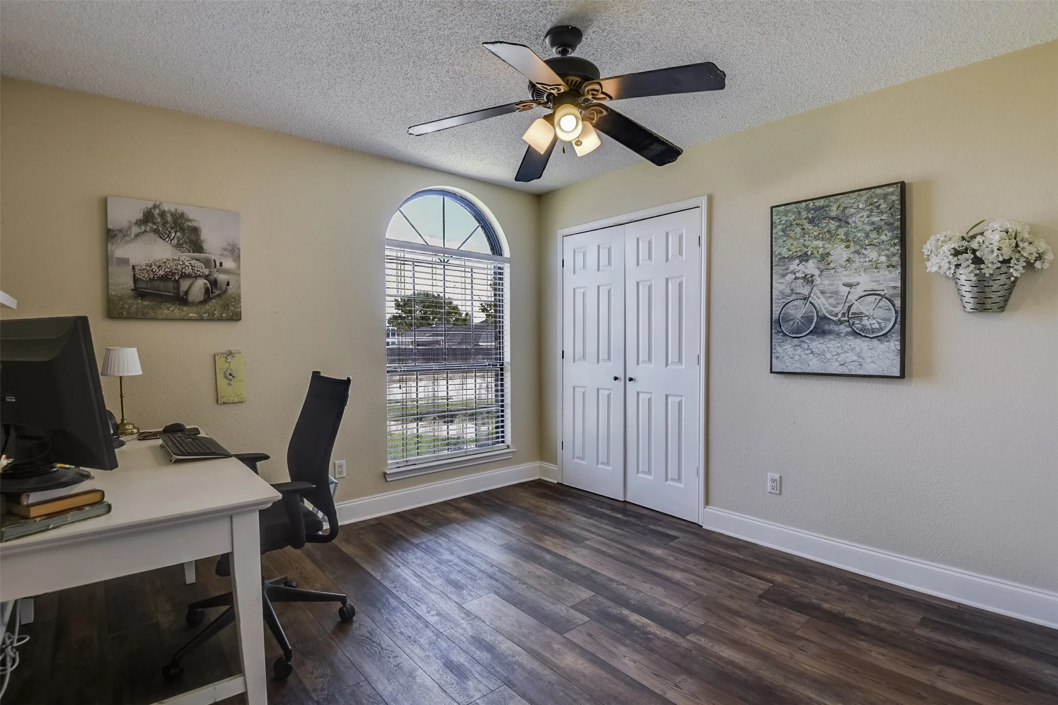 Single Family Residence For Sale in Dallas County , 1501 Osage Trail, Mesquite, Texas 75149, 3 Bedroom, 2 Bathroom, Garage spaces, 2,115 Sqft, built in 1988, mls#21388888, Real Estate Agent in Mesquite, Homes For Sale in Dallas county, Homes For Sale in Mesquite, Realtor in Mesquite Texas, Real Estate Brokerage Independent Realty Texas, Luminita Cordes Realtor