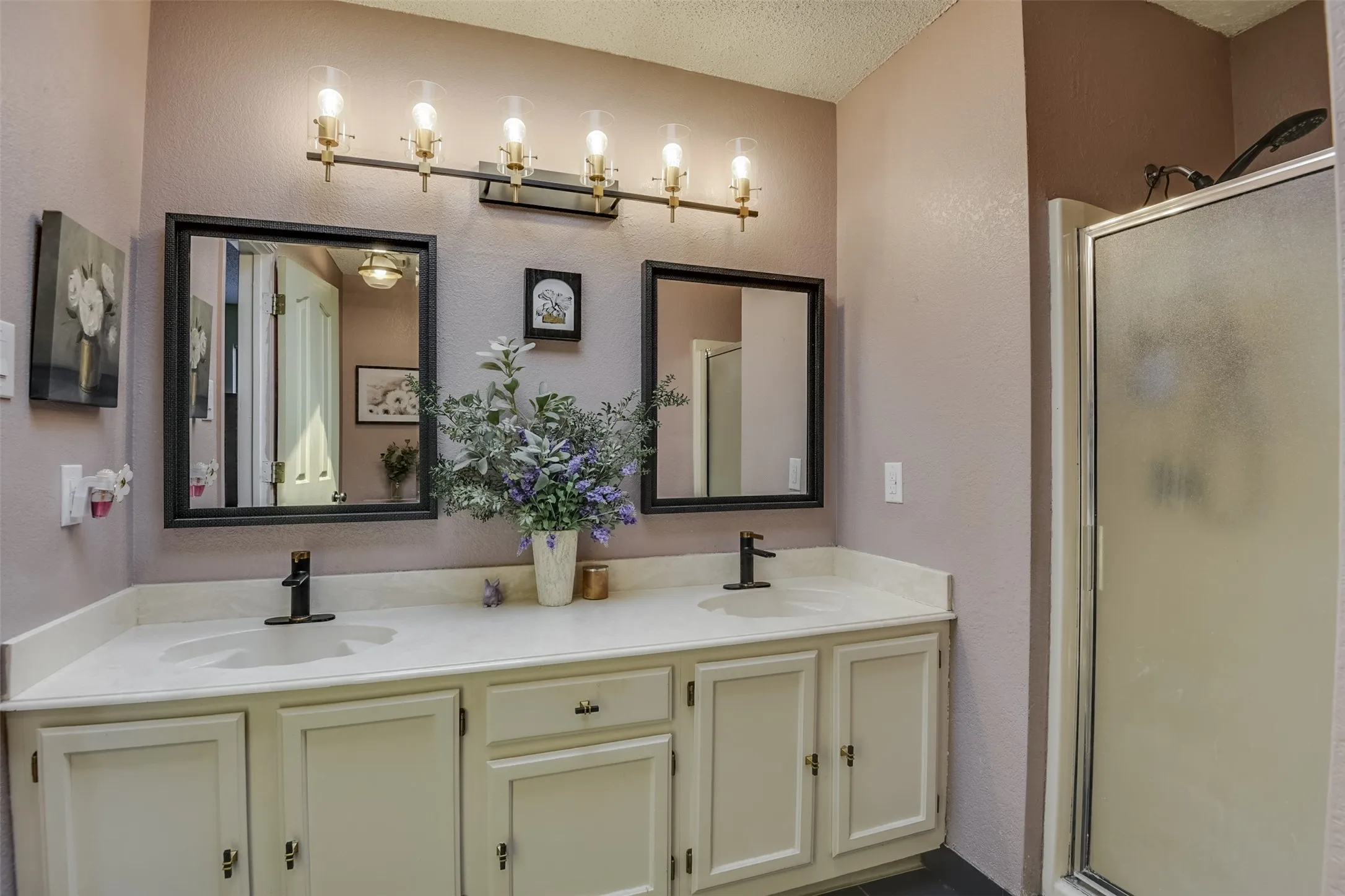 Single Family Residence For Sale in Dallas County , 1501 Osage Trail, Mesquite, Texas 75149, 3 Bedroom, 2 Bathroom, Garage spaces, 2,115 Sqft, built in 1988, mls#21388888, Real Estate Agent in Mesquite, Homes For Sale in Dallas county, Homes For Sale in Mesquite, Realtor in Mesquite Texas, Real Estate Brokerage Independent Realty Texas, Luminita Cordes Realtor