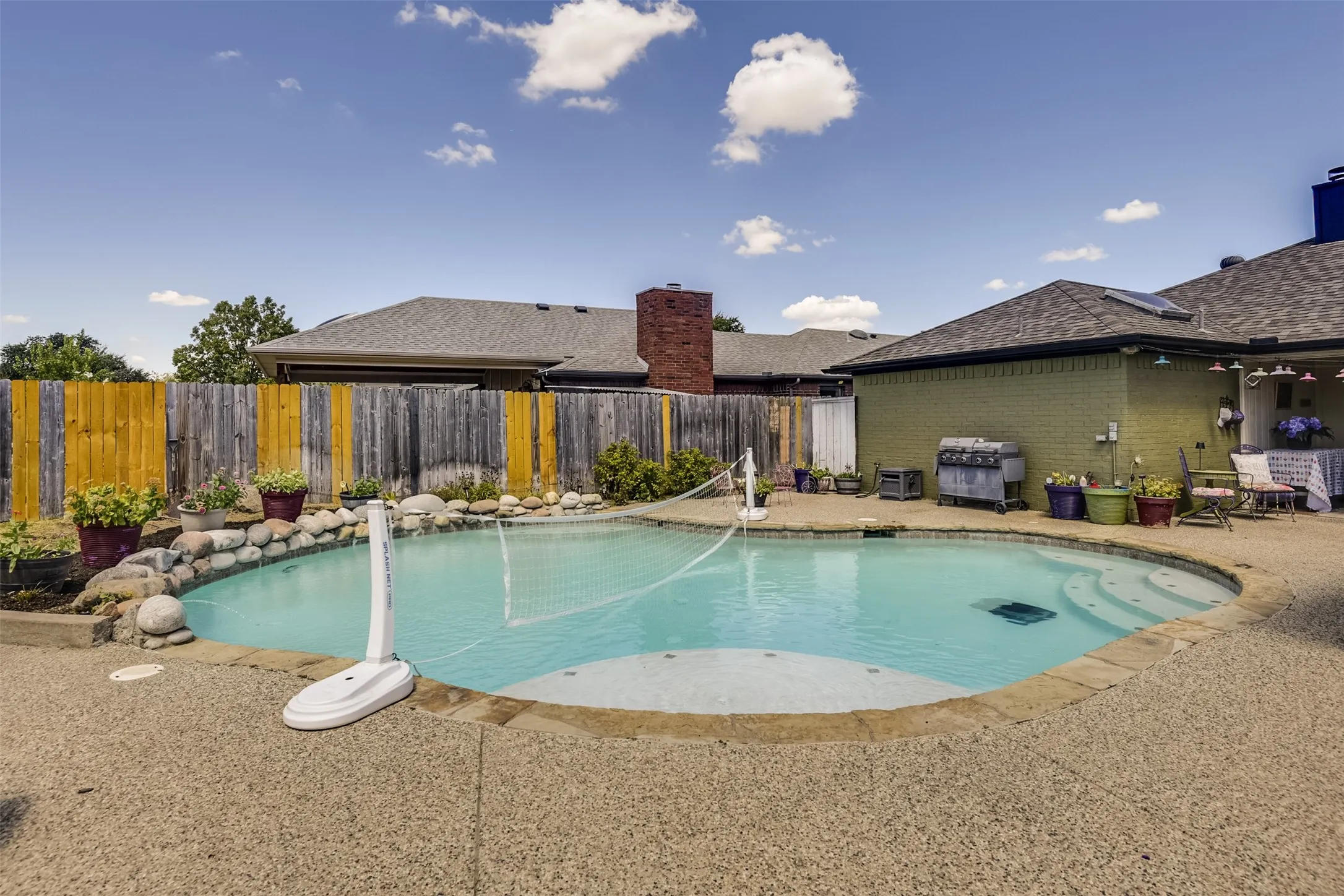Single Family Residence For Sale in Dallas County , 1501 Osage Trail, Mesquite, Texas 75149, 3 Bedroom, 2 Bathroom, Garage spaces, 2,115 Sqft, built in 1988, mls#21388888, Real Estate Agent in Mesquite, Homes For Sale in Dallas county, Homes For Sale in Mesquite, Realtor in Mesquite Texas, Real Estate Brokerage Independent Realty Texas, Luminita Cordes Realtor