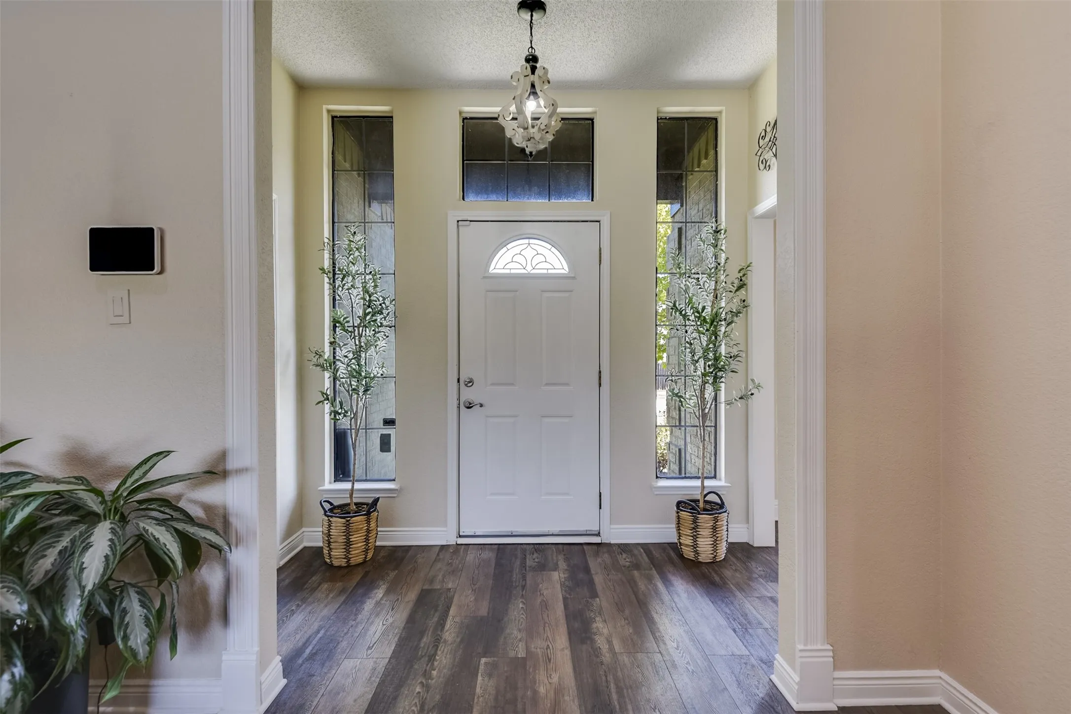 Single Family Residence For Sale in Dallas County , 1501 Osage Trail, Mesquite, Texas 75149, 3 Bedroom, 2 Bathroom, Garage spaces, 2,115 Sqft, built in 1988, mls#21388888, Real Estate Agent in Mesquite, Homes For Sale in Dallas county, Homes For Sale in Mesquite, Realtor in Mesquite Texas, Real Estate Brokerage Independent Realty Texas, Luminita Cordes Realtor