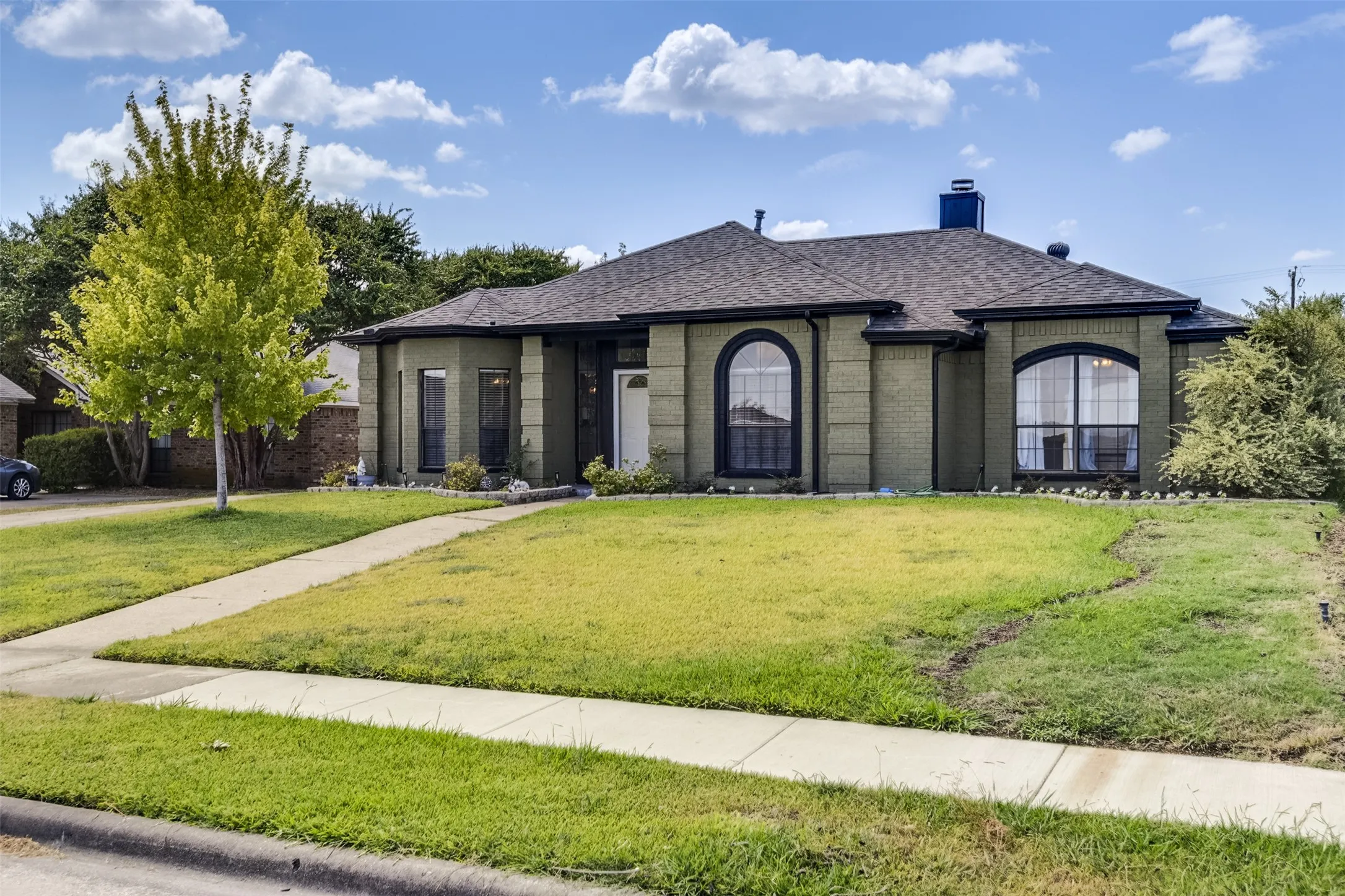 Single Family Residence For Sale in Dallas County , 1501 Osage Trail, Mesquite, Texas 75149, 3 Bedroom, 2 Bathroom, Garage spaces, 2,115 Sqft, built in 1988, mls#21388888, Real Estate Agent in Mesquite, Homes For Sale in Dallas county, Homes For Sale in Mesquite, Realtor in Mesquite Texas, Real Estate Brokerage Independent Realty Texas, Luminita Cordes Realtor